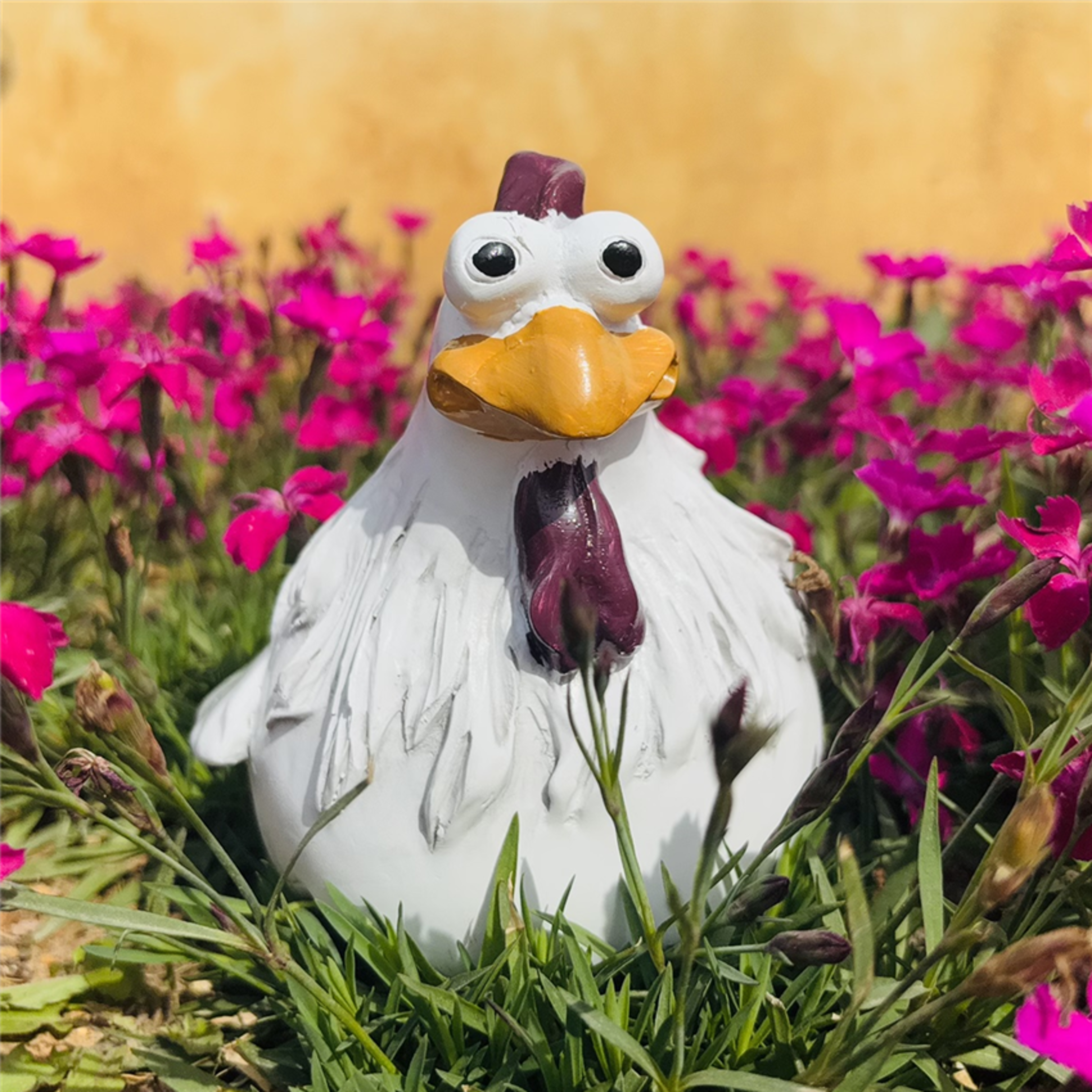 Funny Chicken Fence Decor Statue – Resin Farmyard Hen Sculpture for Garden, Yard & Home Decoration – view 1