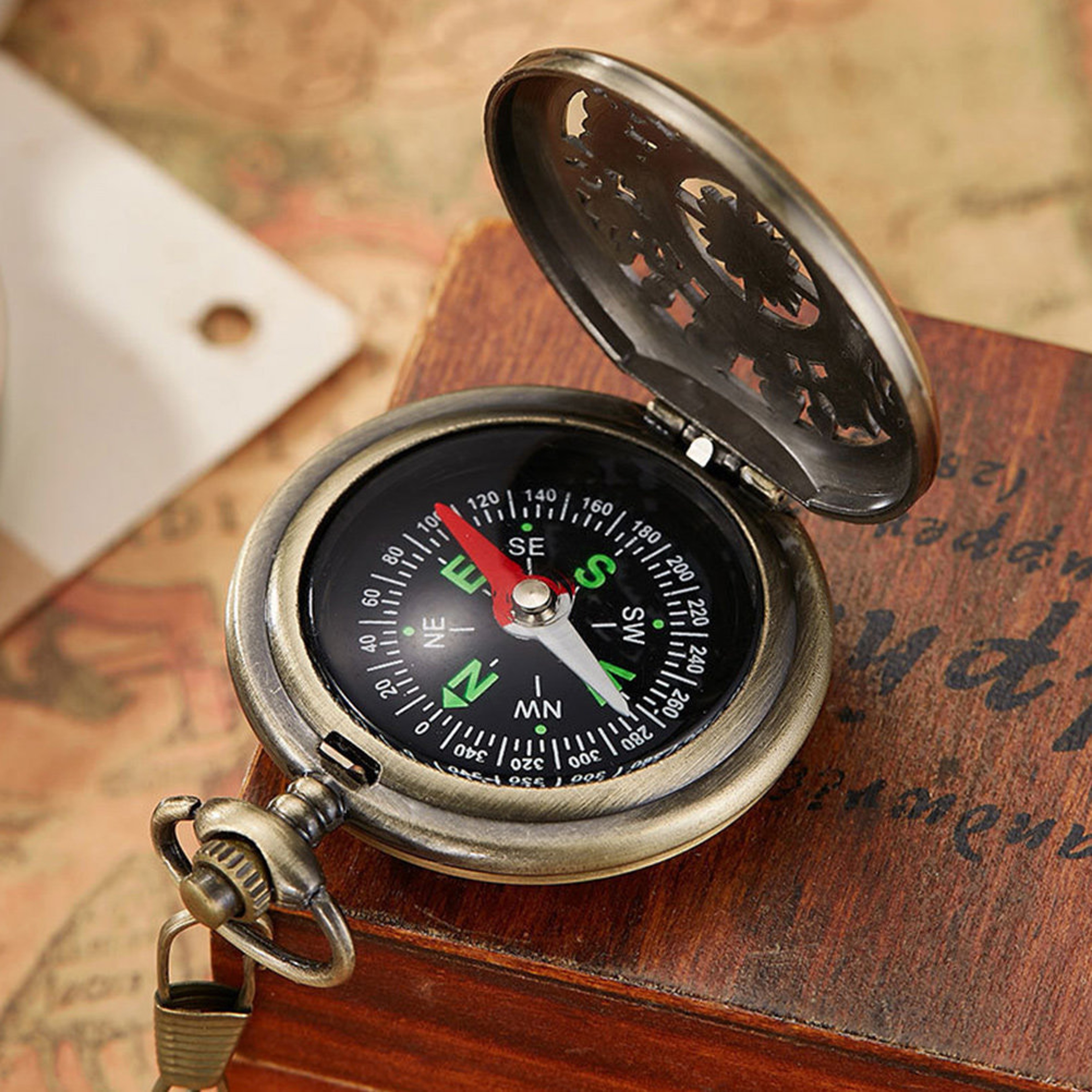 Vintage Compass Portable Pocket Retro Alloy Hiking Compass Accurate Direction Outdoor Navigation – view 1