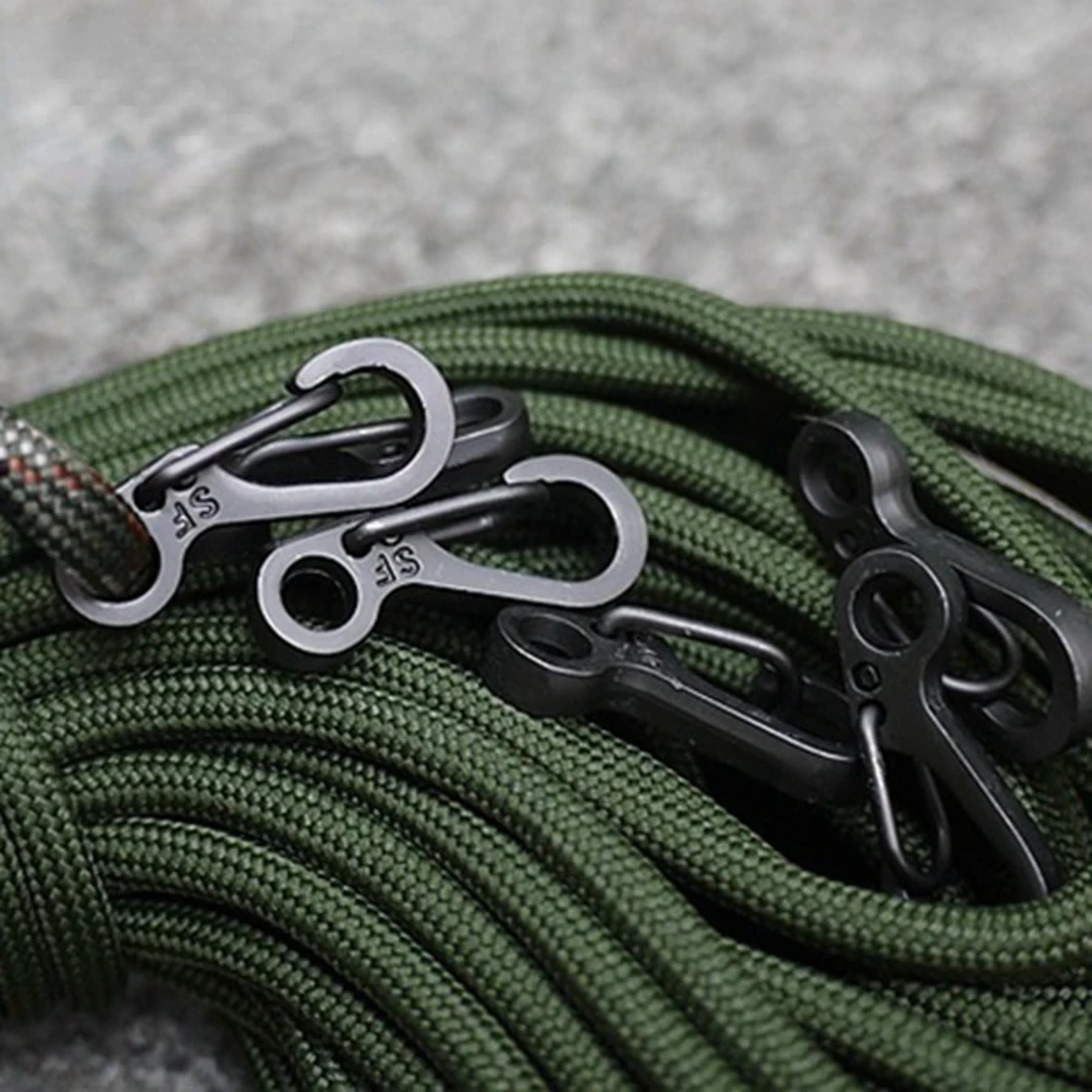 Heavy Duty EDC Carabiner Clip, Spring Snap Hook Keychain for Backpack, Camping Gear and Outdoor Utility – view 2