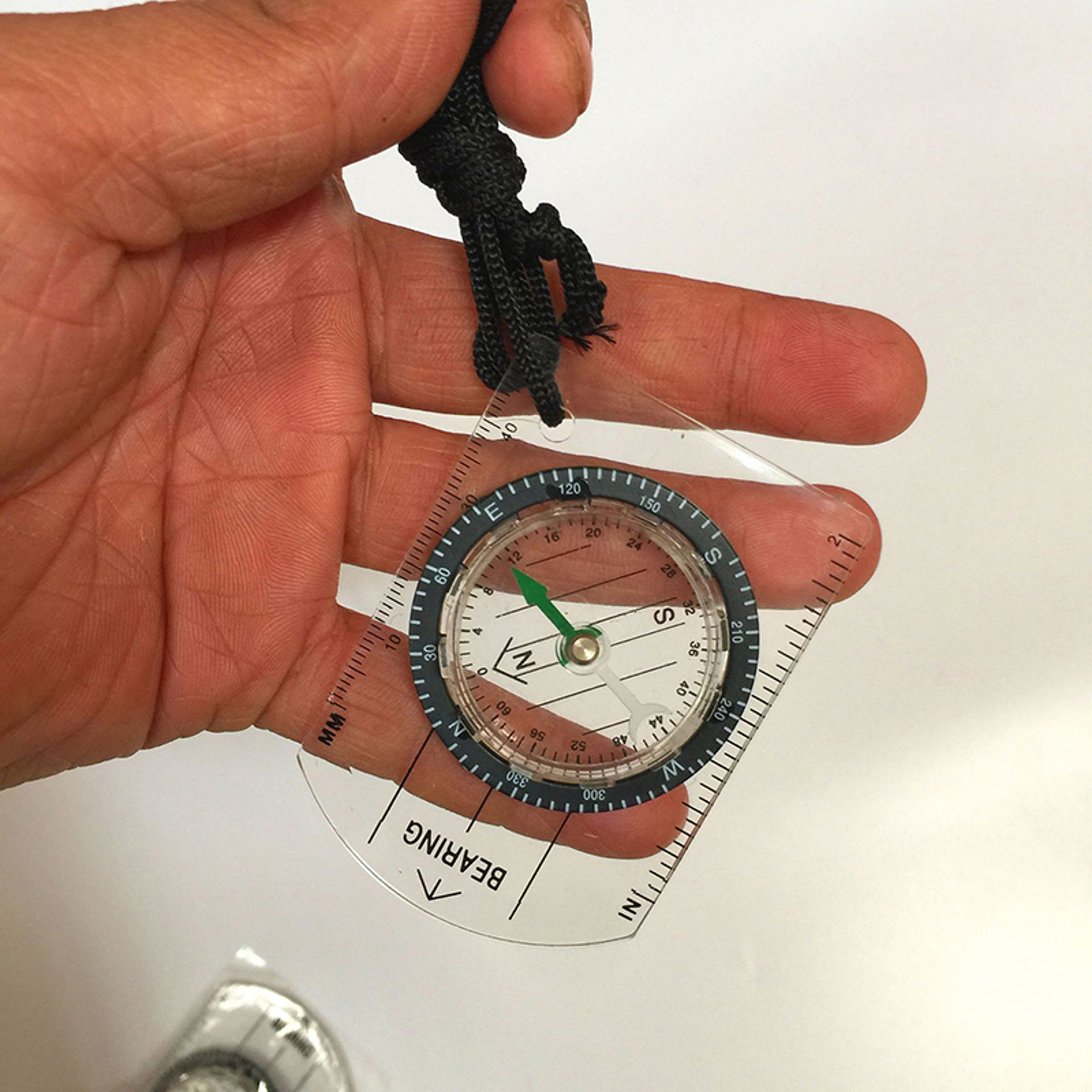 Compact Hiking Compass Navigation Tool Lightweight Survival Map Compass for Outdoor Adventure – view 3