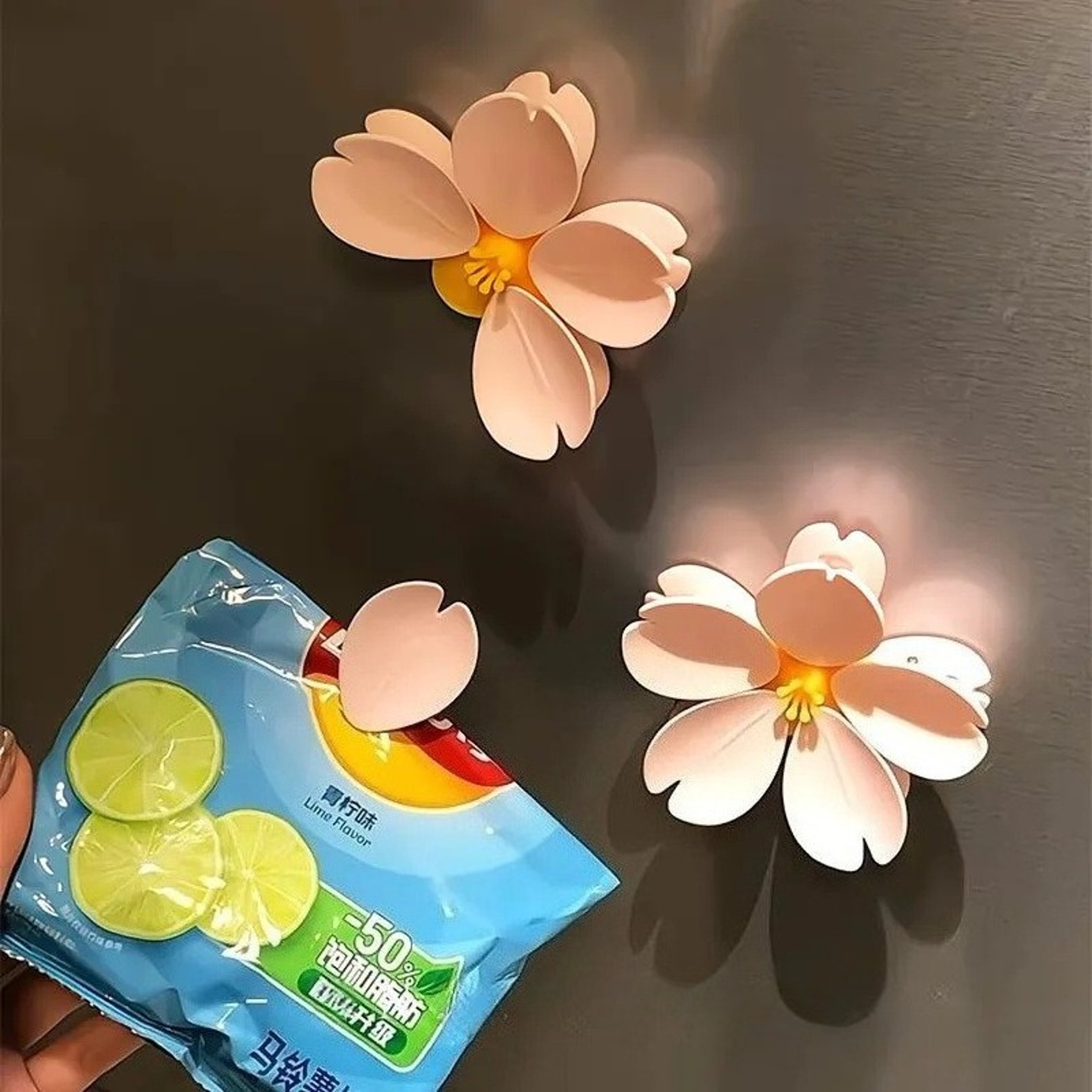 Double-layer Fixed Tongs, Creative Lotus Sealing Clip for Magnetic Refrigerator and Household Snacks – view 3