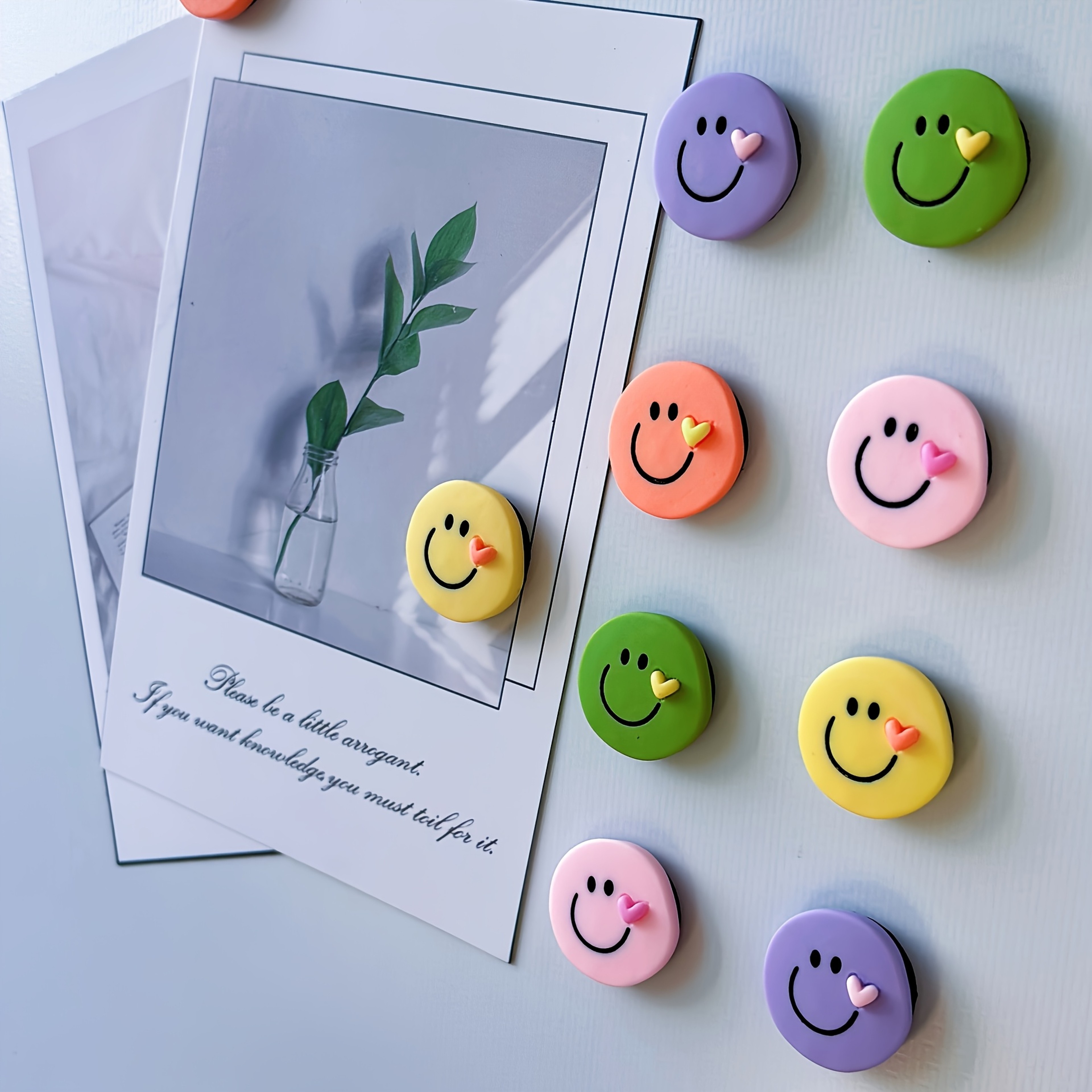 Plastic Round Decorative Magnets for Kitchens, Round Face Christmas Magnets for Fridges – view 1