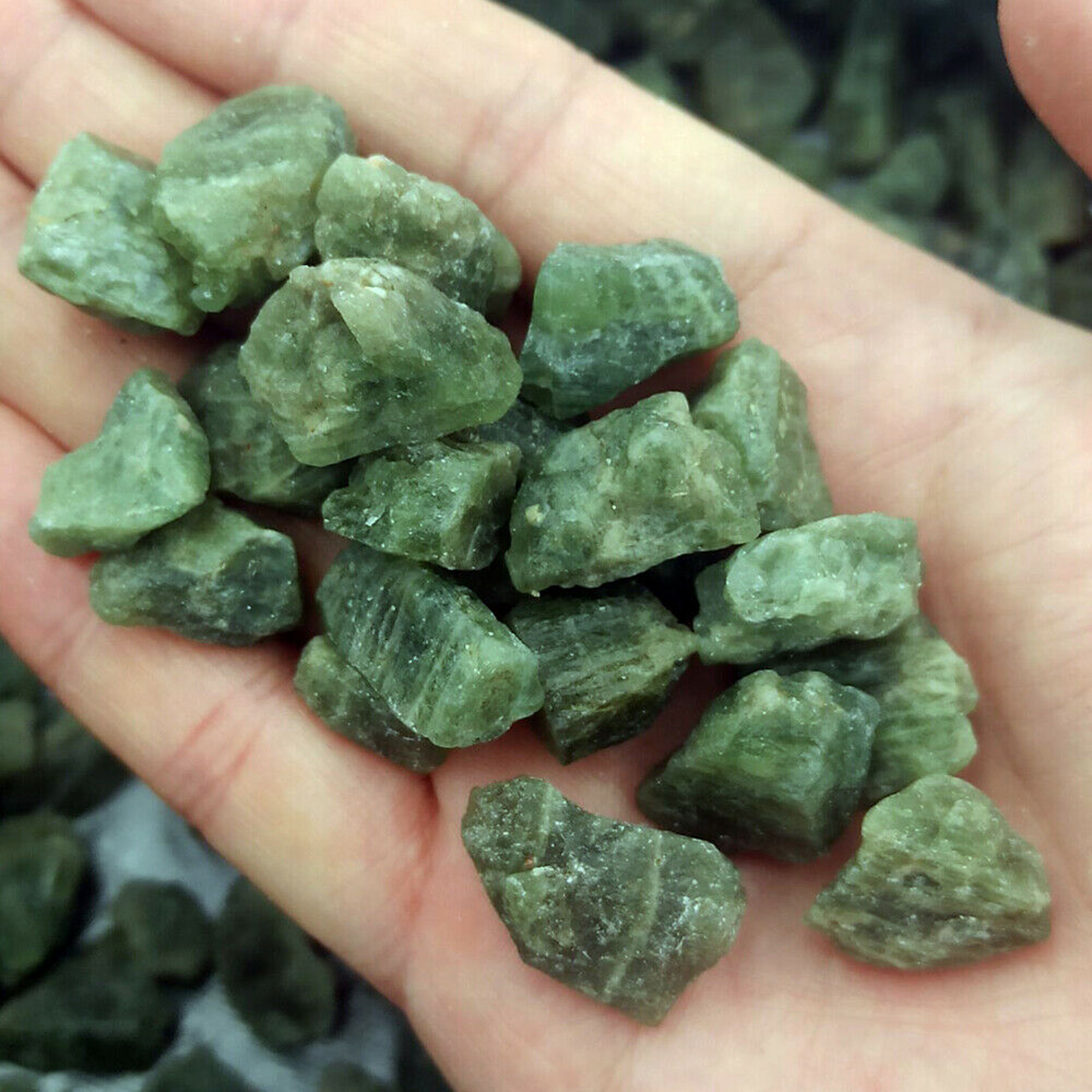 Green Apatite Raw Stone Quartz Crystal for Reiki Healing, Natural Mineral Specimen, Home Garden Decoration Gift – view 4