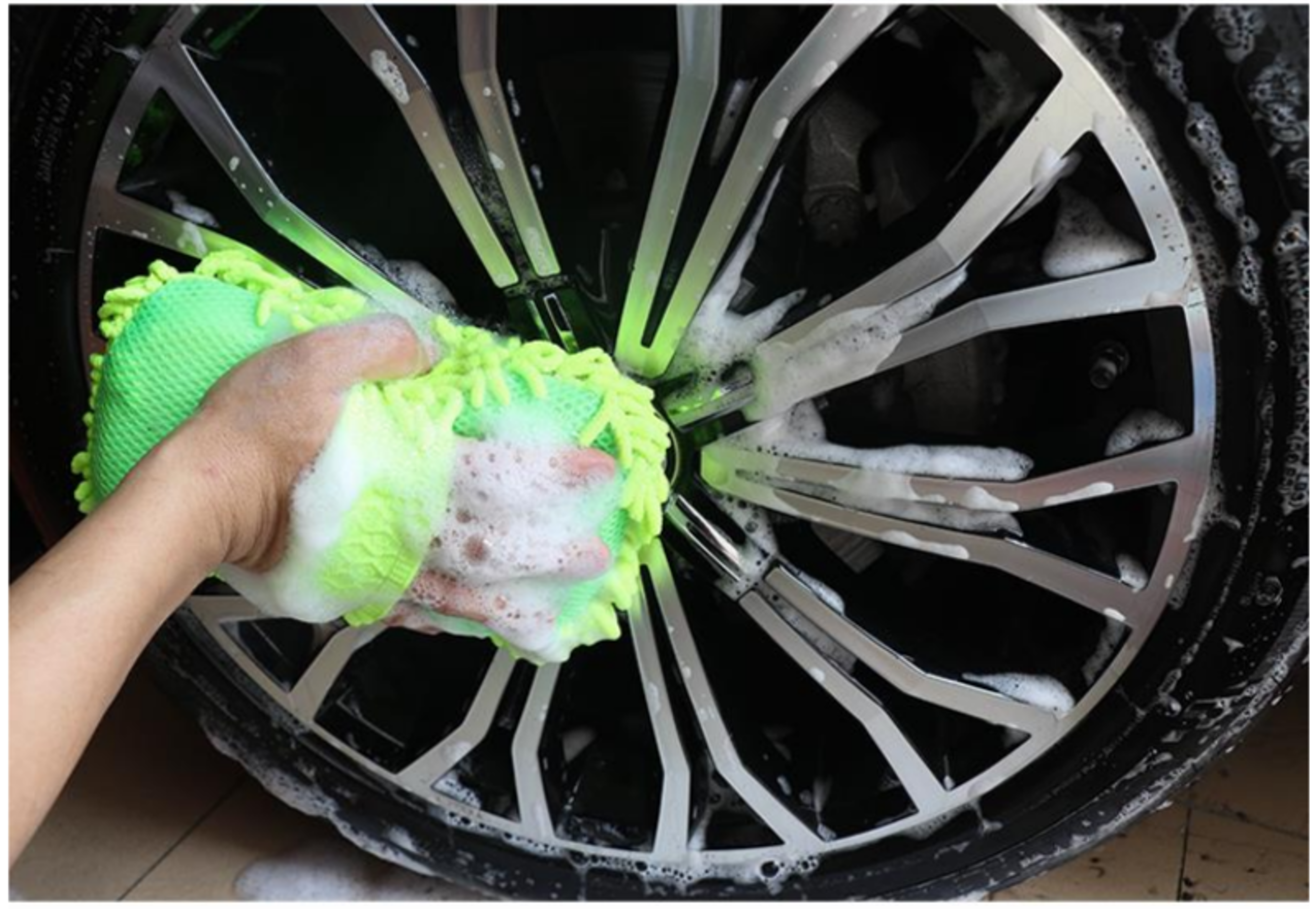 Premium Microfiber Car Wash Mitt & Detailing Sponge – view 3