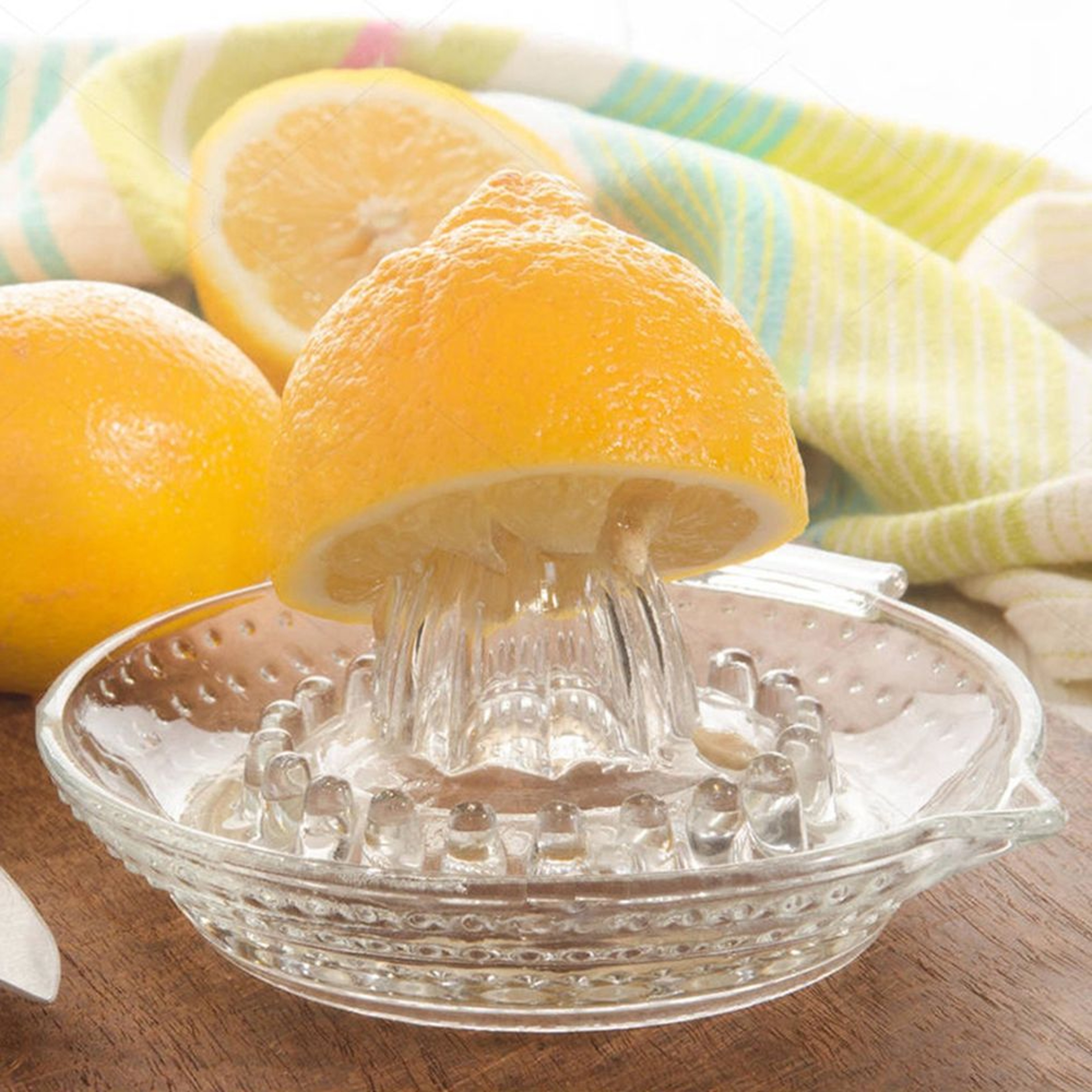 Premium Manual Citrus Juicer Press with Pour Spout & Ergonomic Handle – view 4