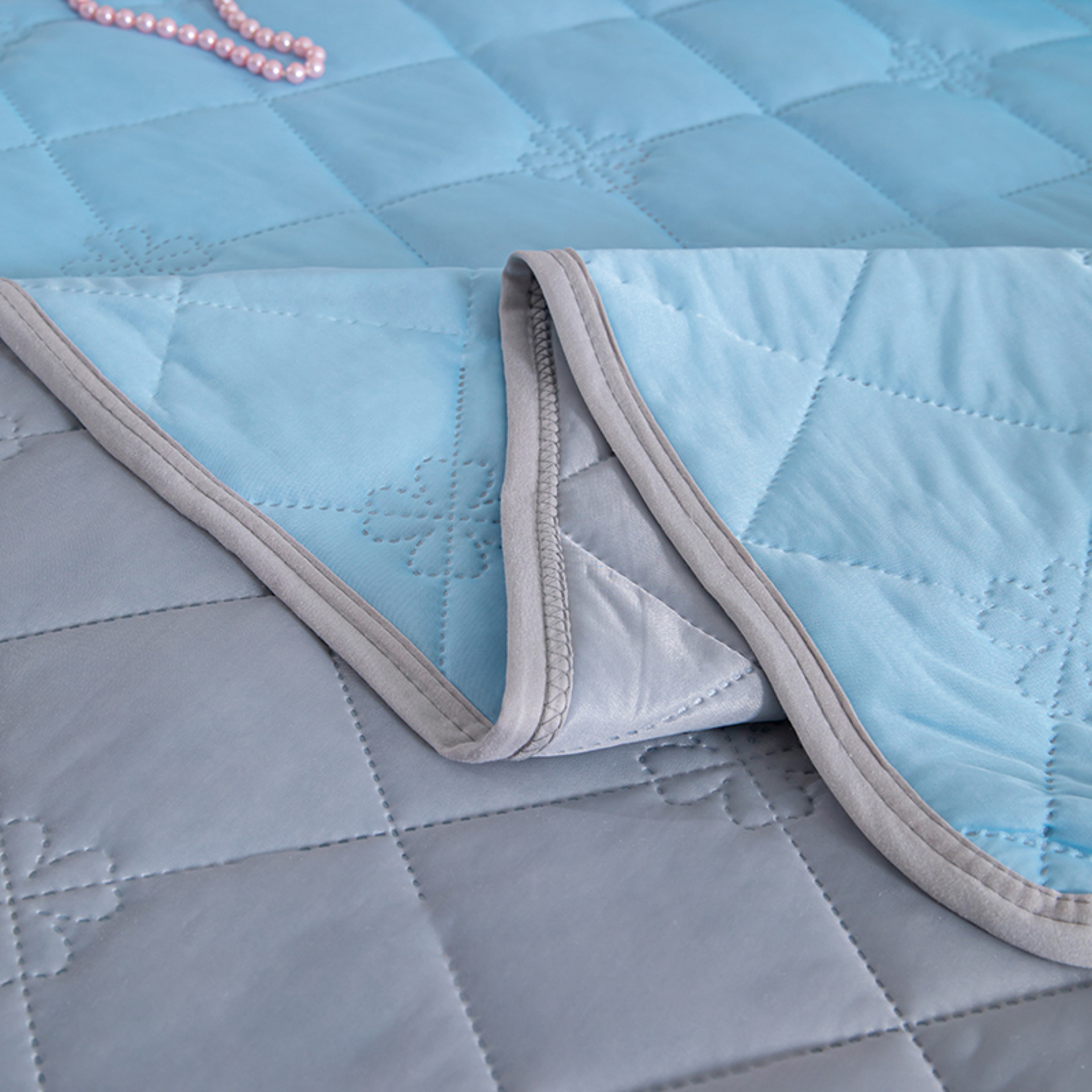 Lightweight Cooling Summer Comforter Blanket For Hot Sleepers 4