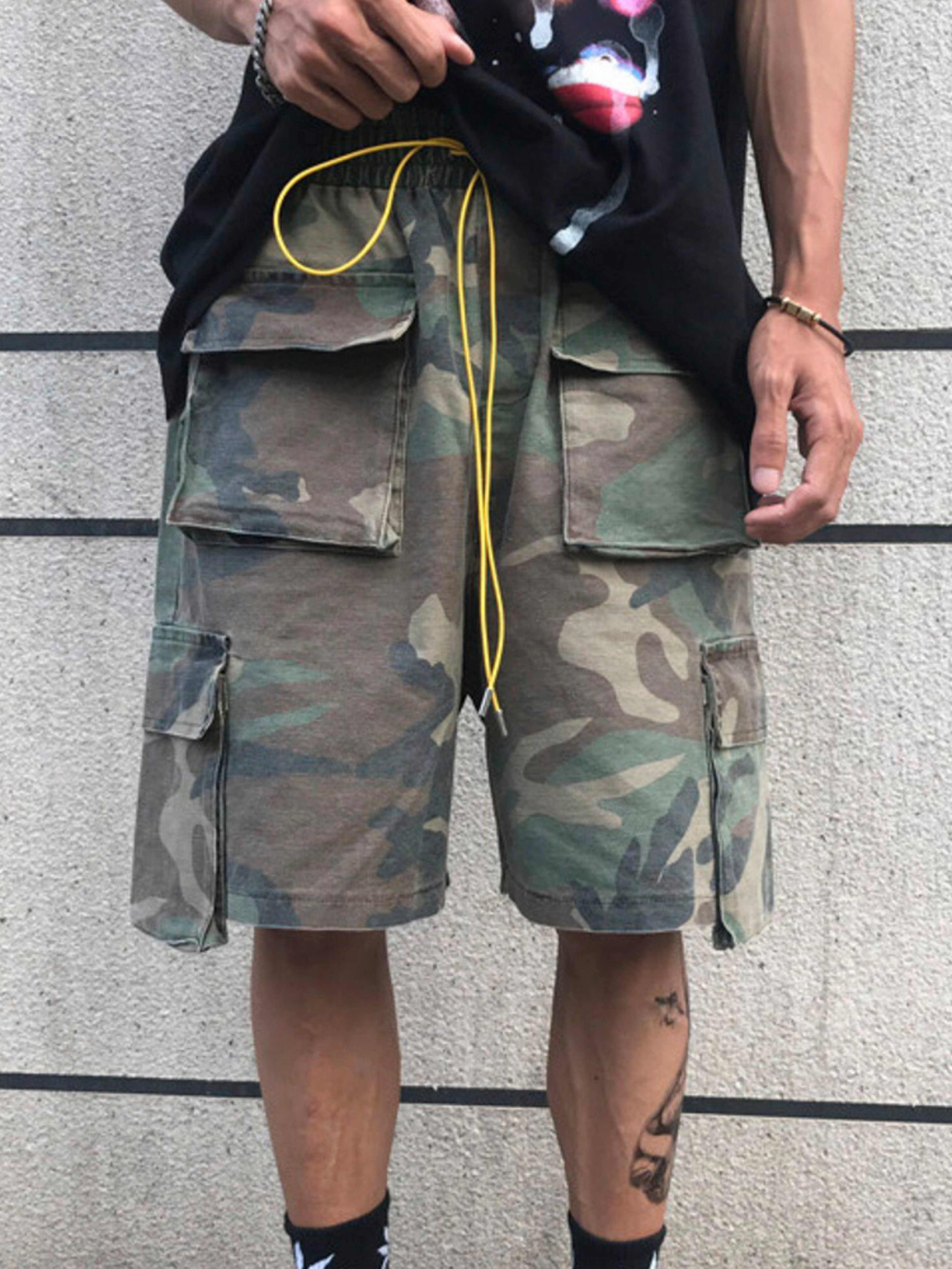 Retro Camouflage Mens Cargo Shorts with Drawstring Multi Pockets for Outdoor Work & Streetwears – view 1