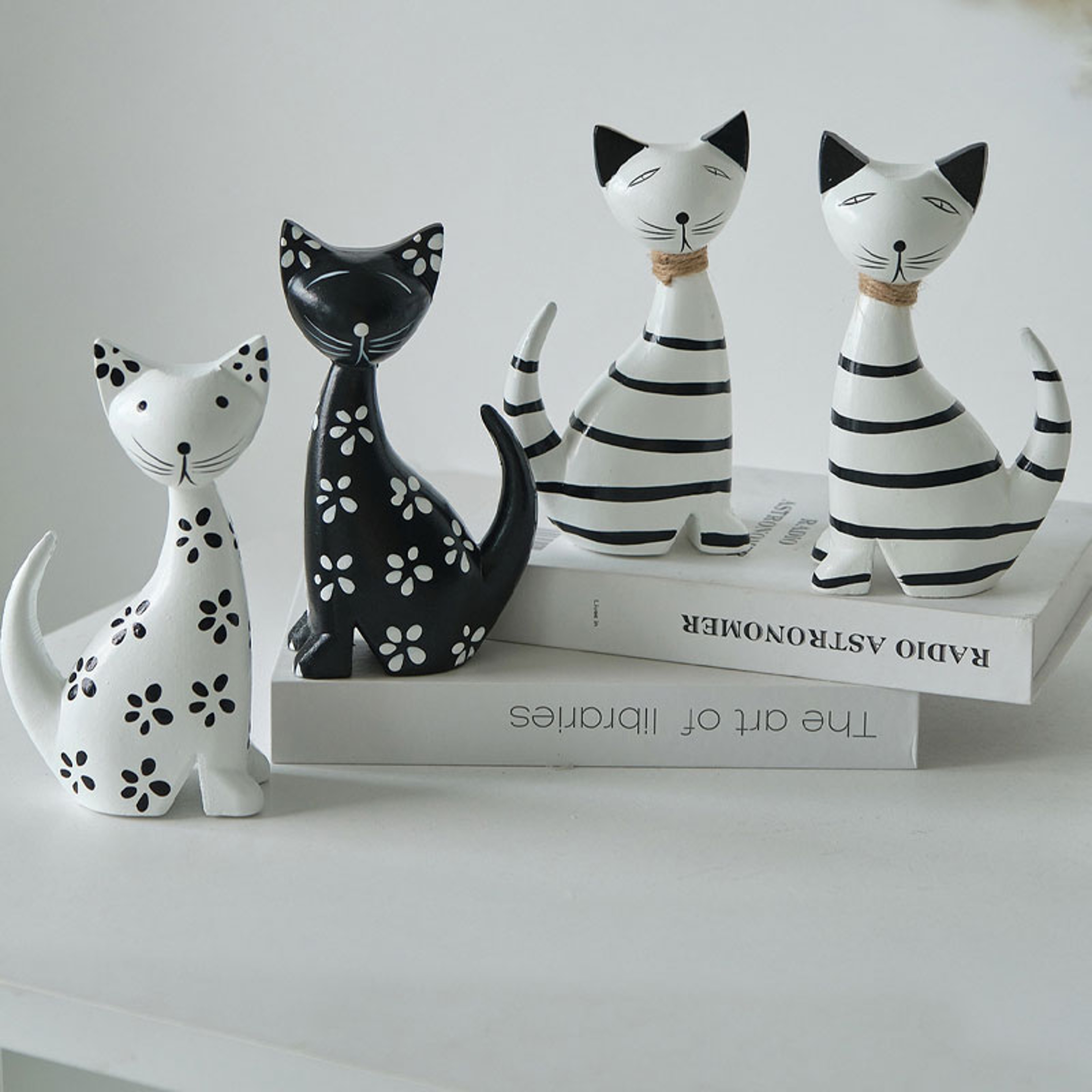 Striped Kitten Couple Ornament, Nordic Wooden Cat Decor, Minimalist Desktop Decoration, Cute Cat Figurine – view 3