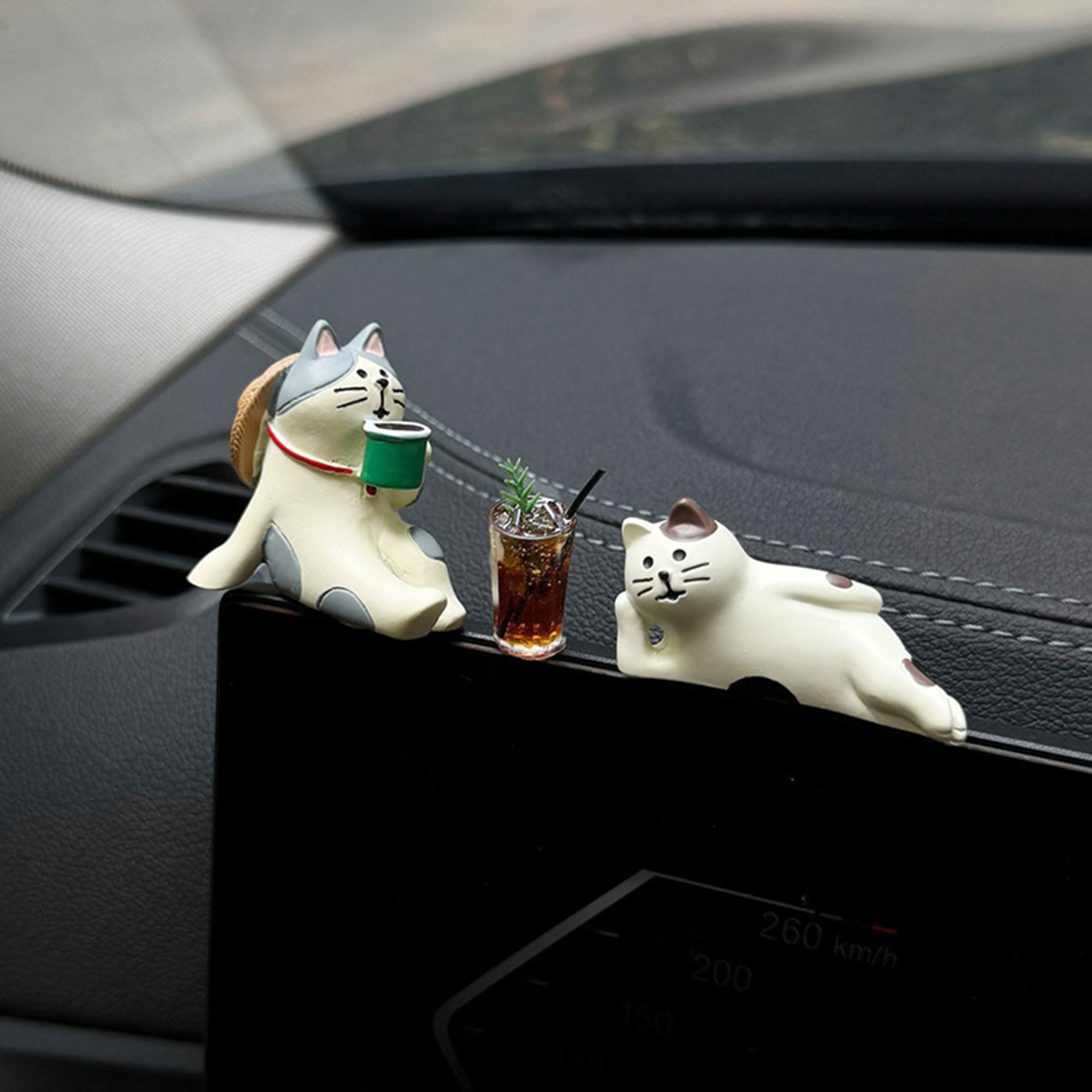Car Dashboard Resin Cat Ornament, Cute Healing Kitten Figure, Decorative Cat Accessory for Vehicle Interior – view 3