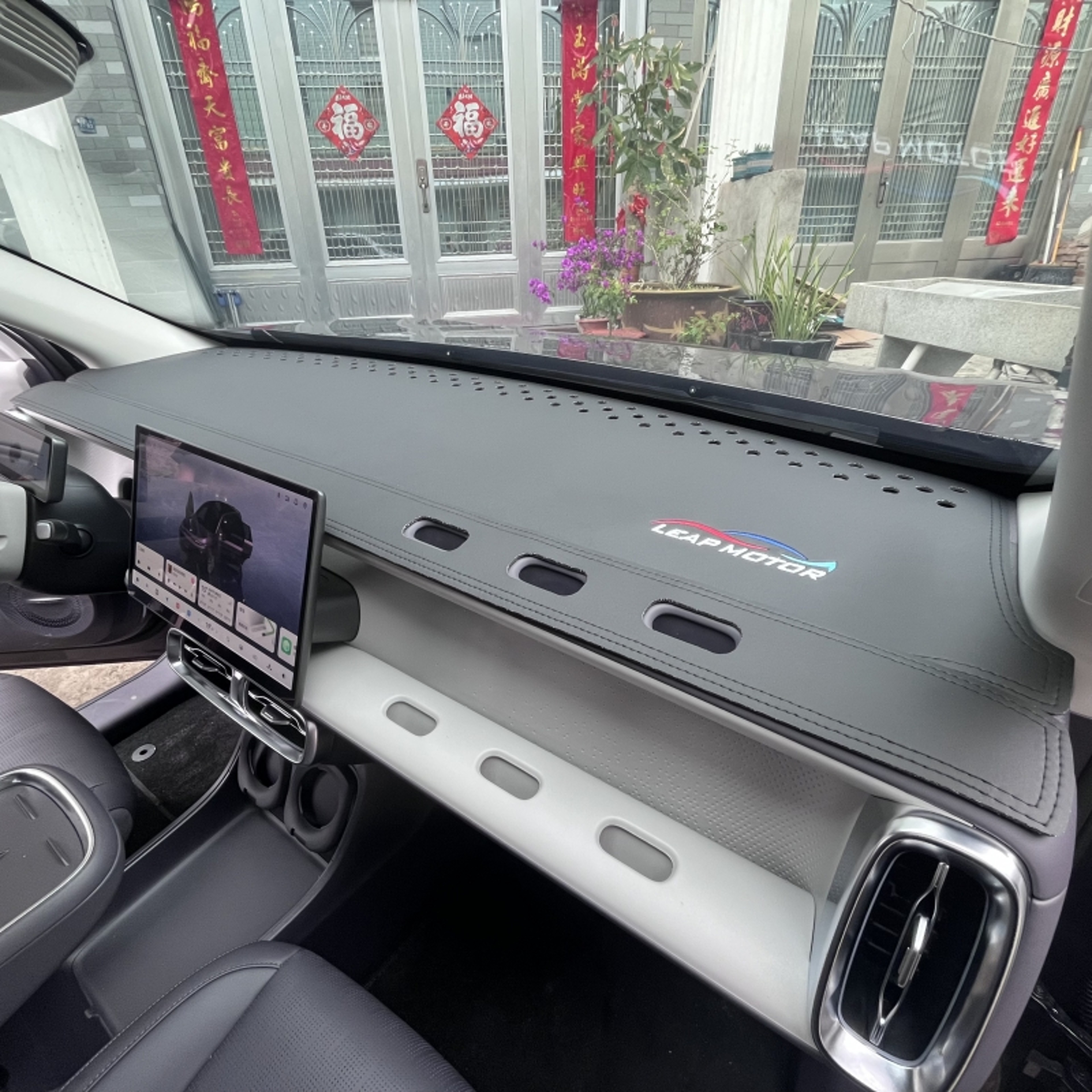 Anti UV Dashboard Cover And Non Slip Dash Mat 0