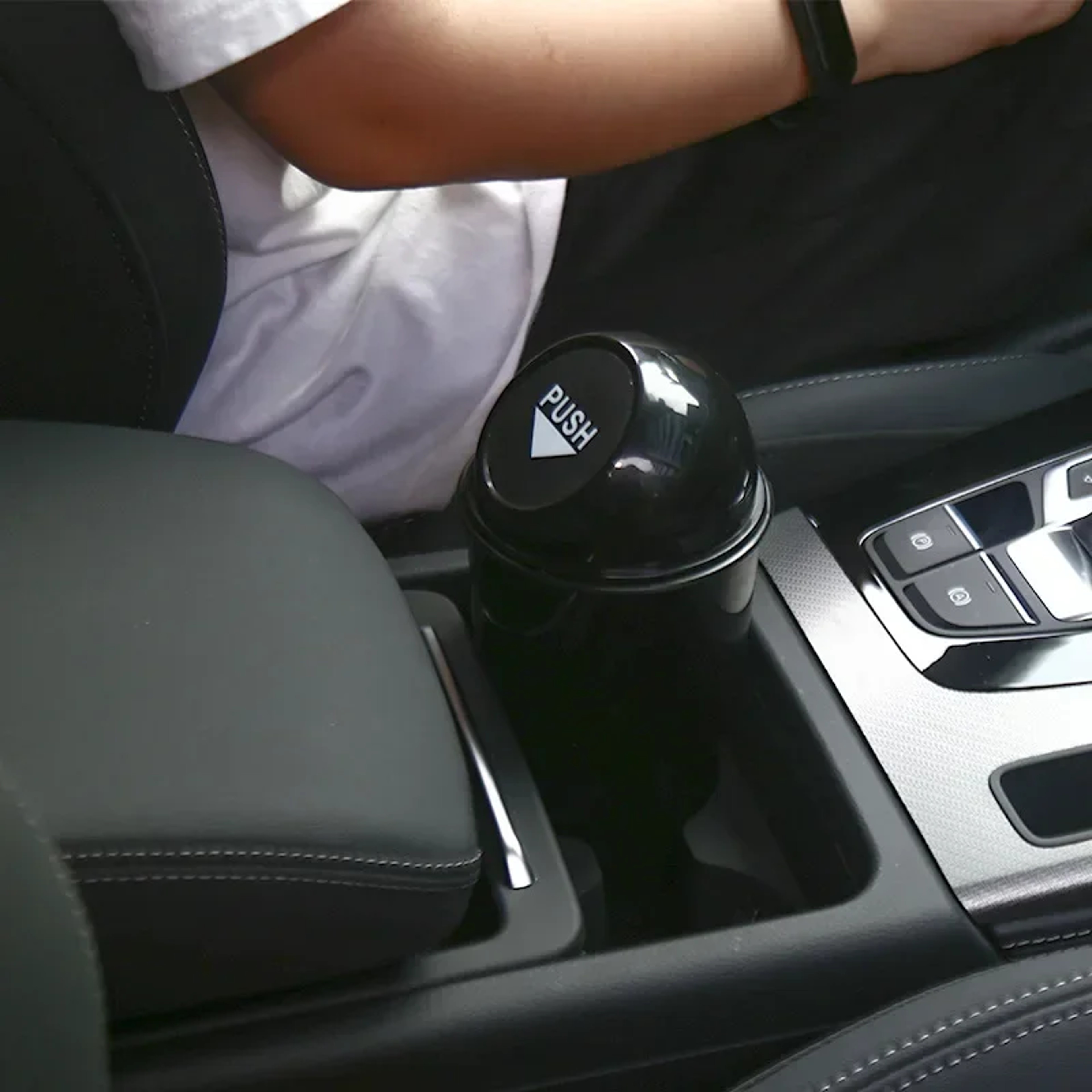 Compact Leakproof Car Trash Can With Lid For Cup Holders 3
