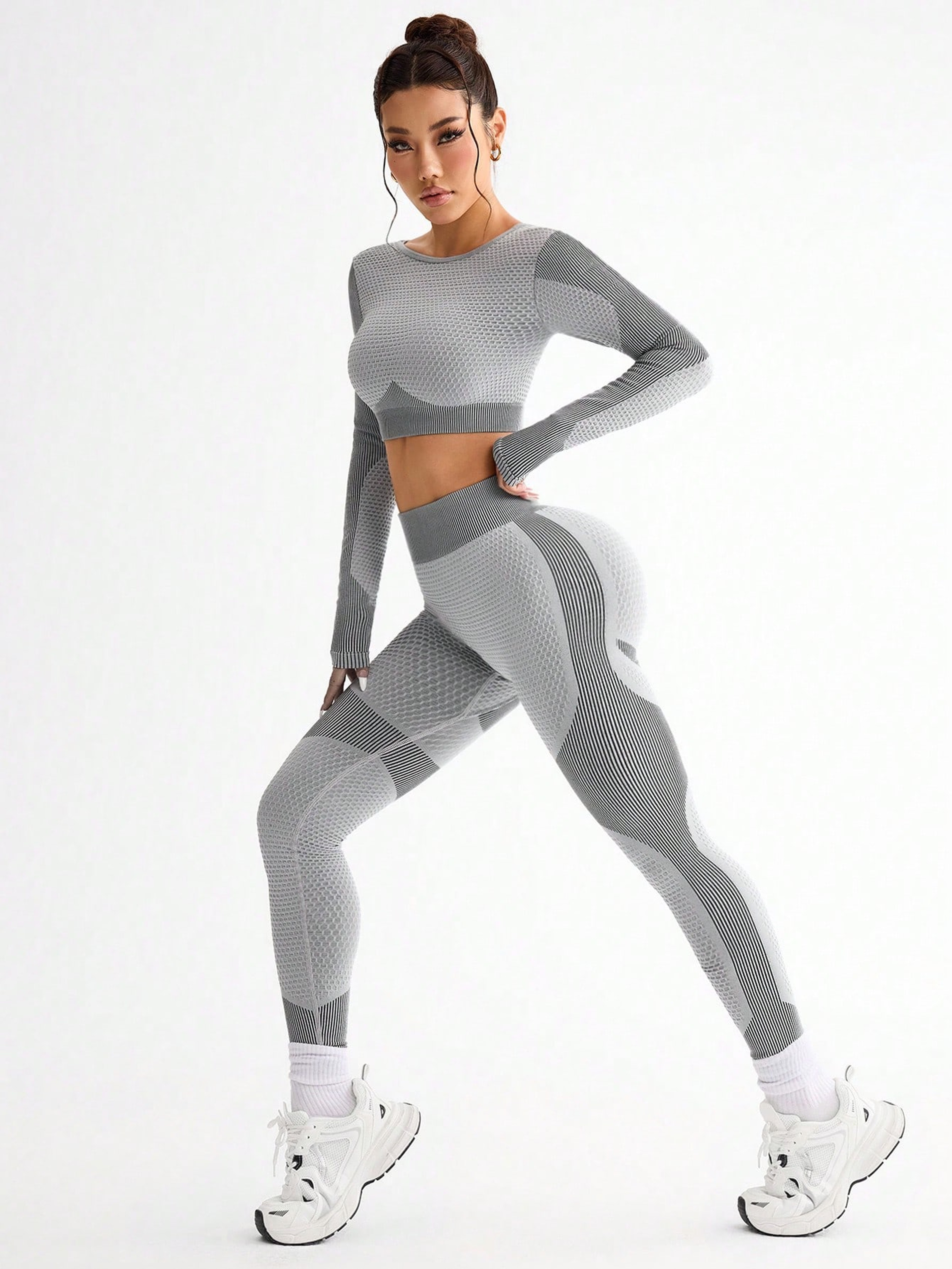 Breathable Seamless Yoga Suit New Sports Tight Running Women Fitness Outdoor Suit 5