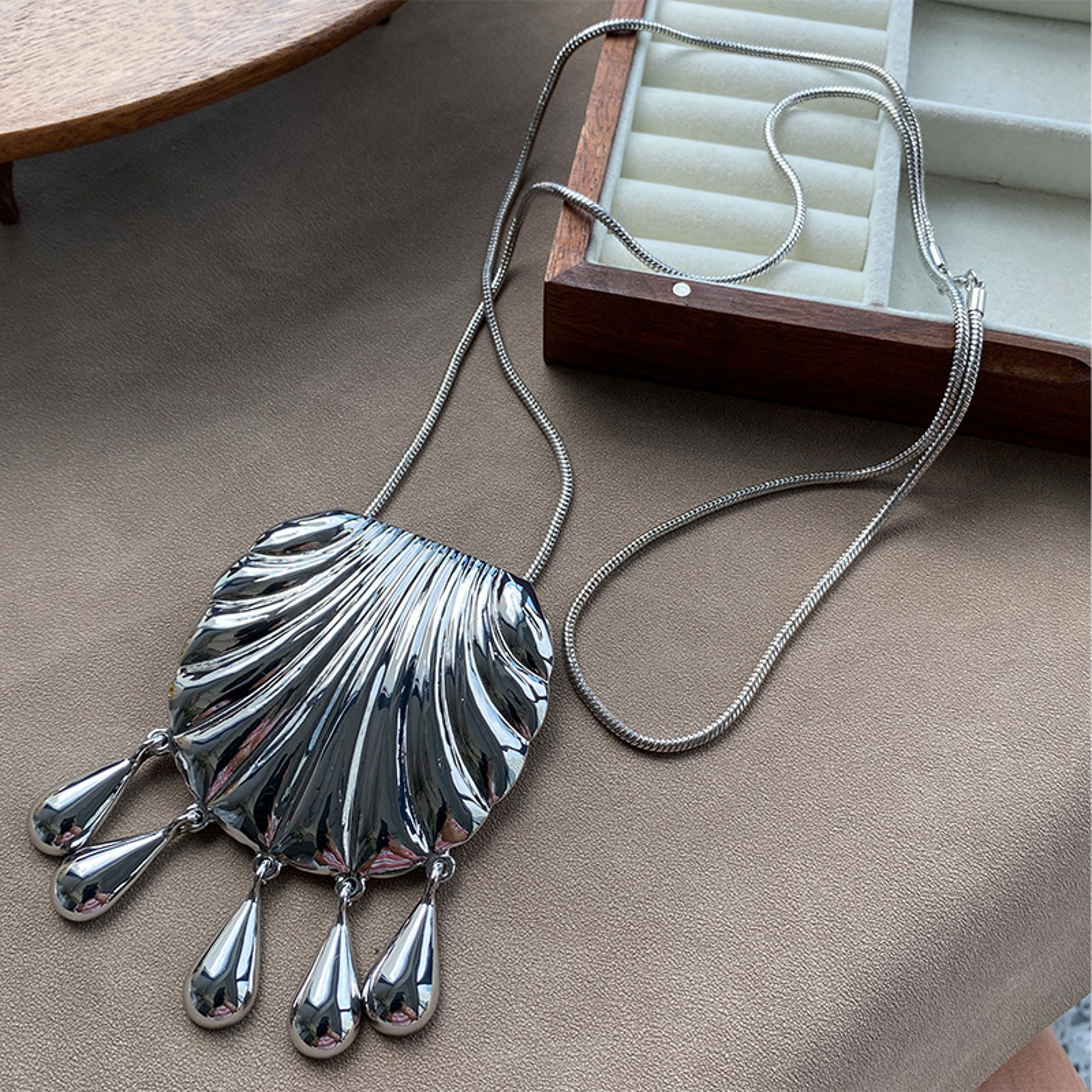 Vintage Statement Shell Necklace with Water Drop Tassel Pendant for Women Party Jewelry – view 6