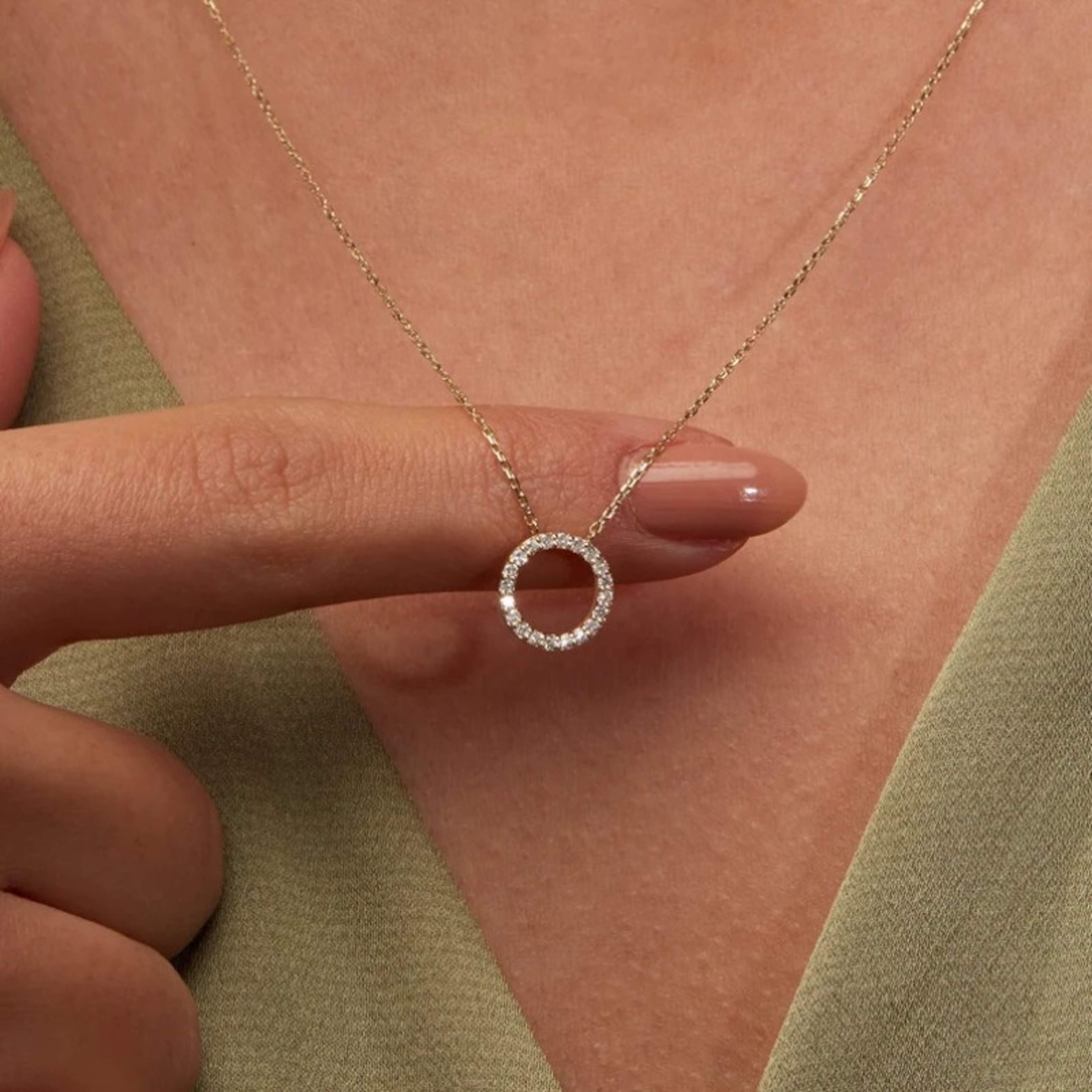 Elegant Crystal Circle Pendant Necklace Minimalist Gold Pendant Necklace For Women 0