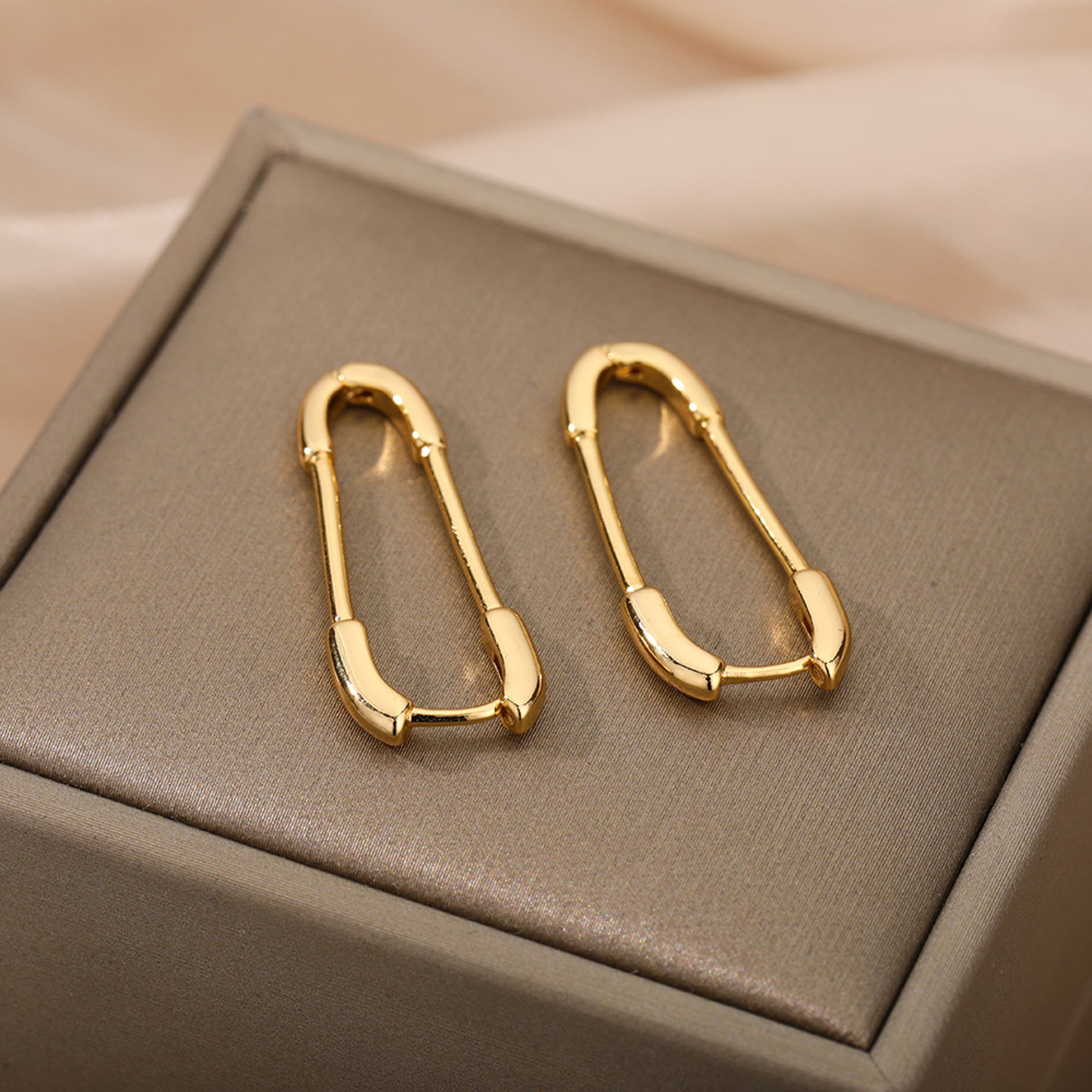 Punk Safety Pin Earrings Stainless Steel Stud Earrings With Paperclip Design For Women  Men 3