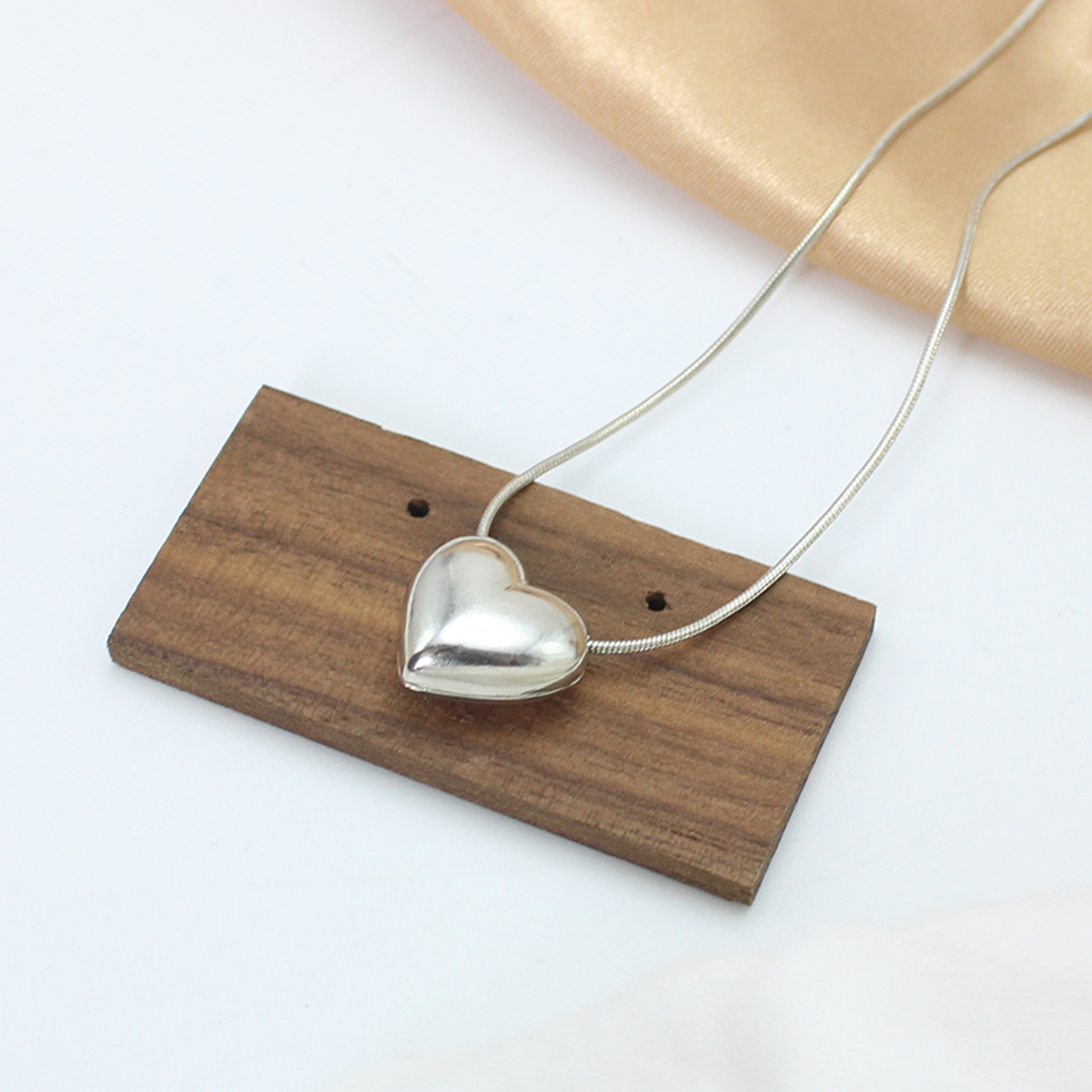 Dainty Heart Pendant Necklace for Women Minimalist Thin Chain Jewelry – view 6
