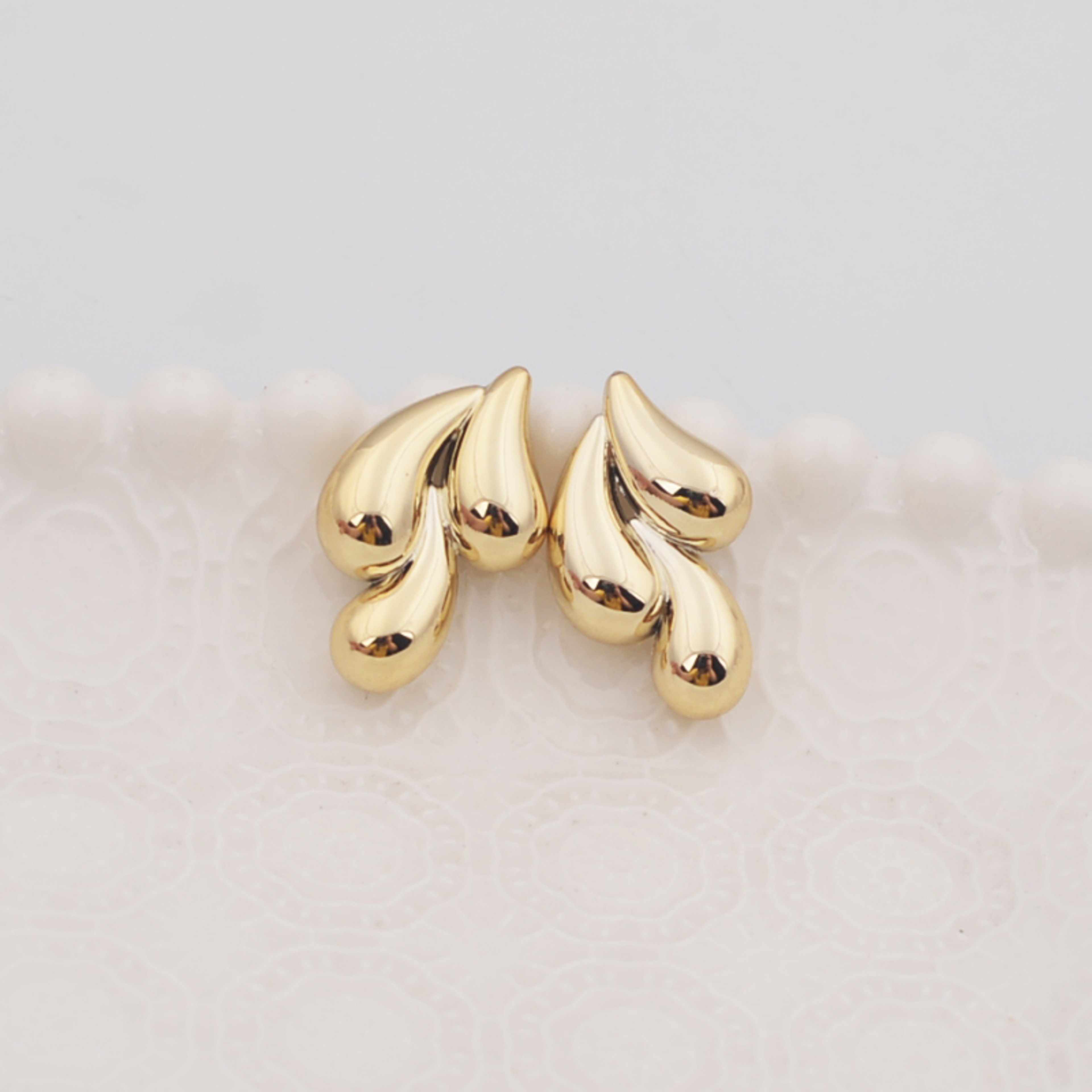 Elegant Teardrop Stud Earrings for Women Triple Layer Gold Stud Earrings & Silver Water Drop Design – view 4