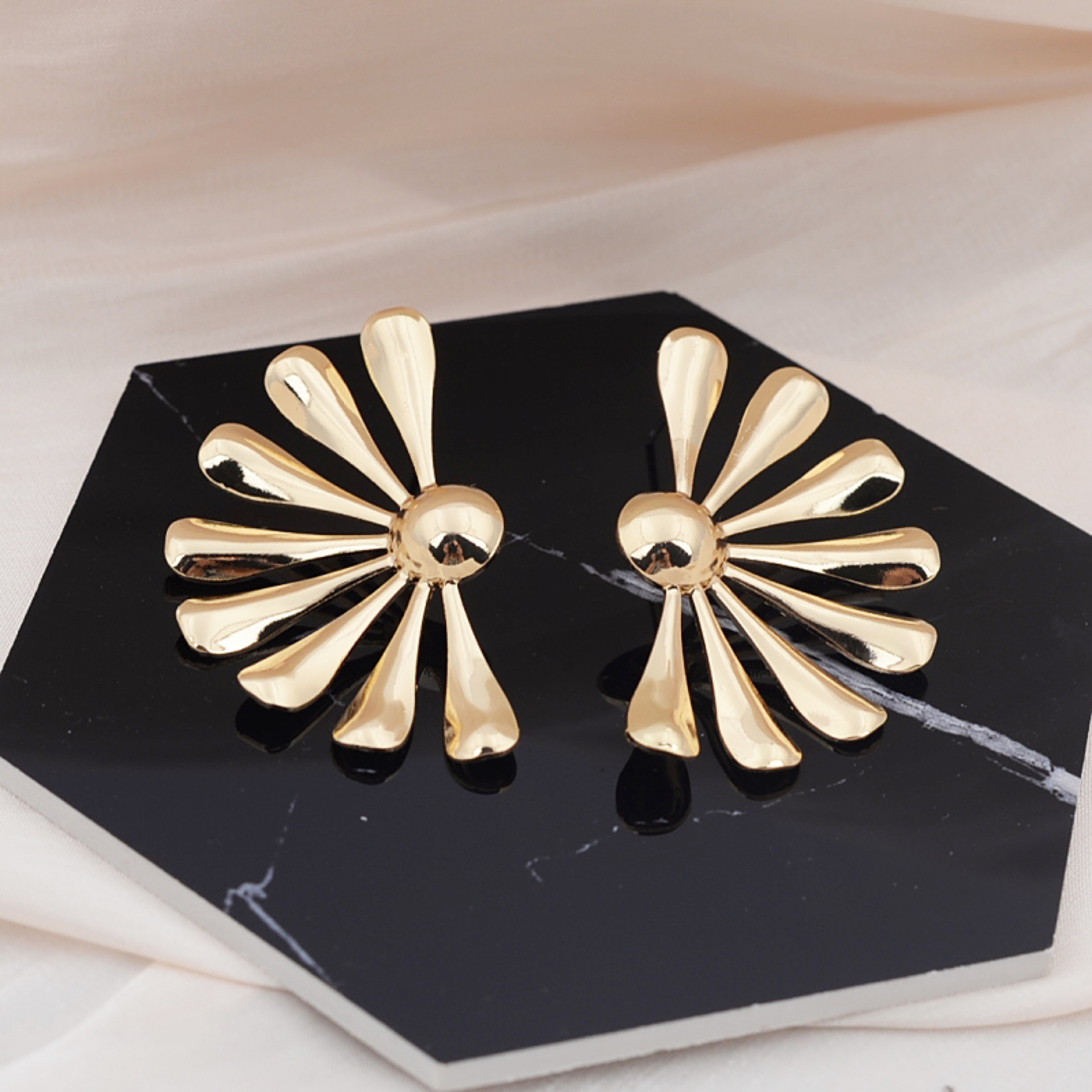 Blooming Sunflower Stud Earrings for Women Bold Floral Statement Earrings – view 1