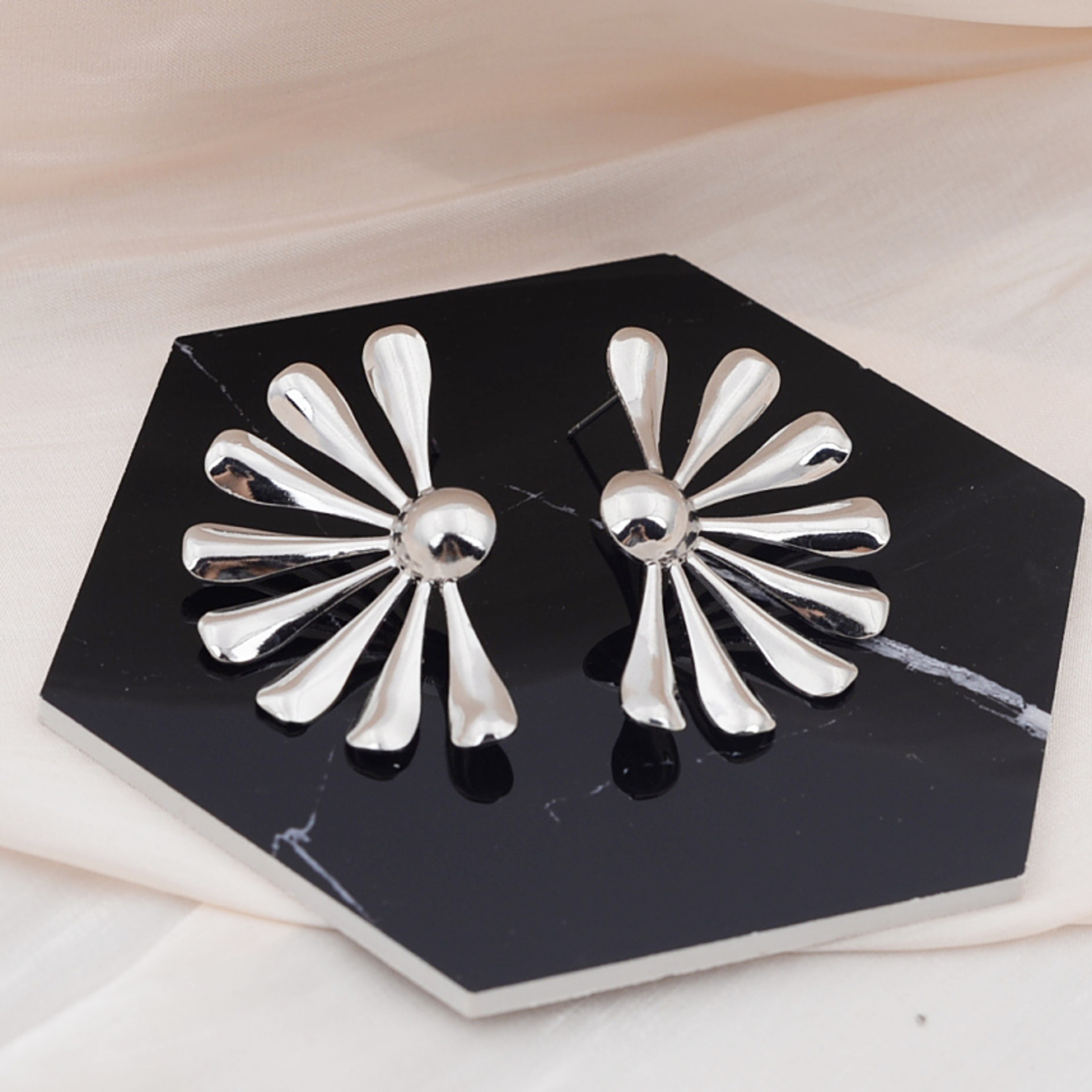 Blooming Sunflower Stud Earrings for Women Bold Floral Statement Earrings – view 3
