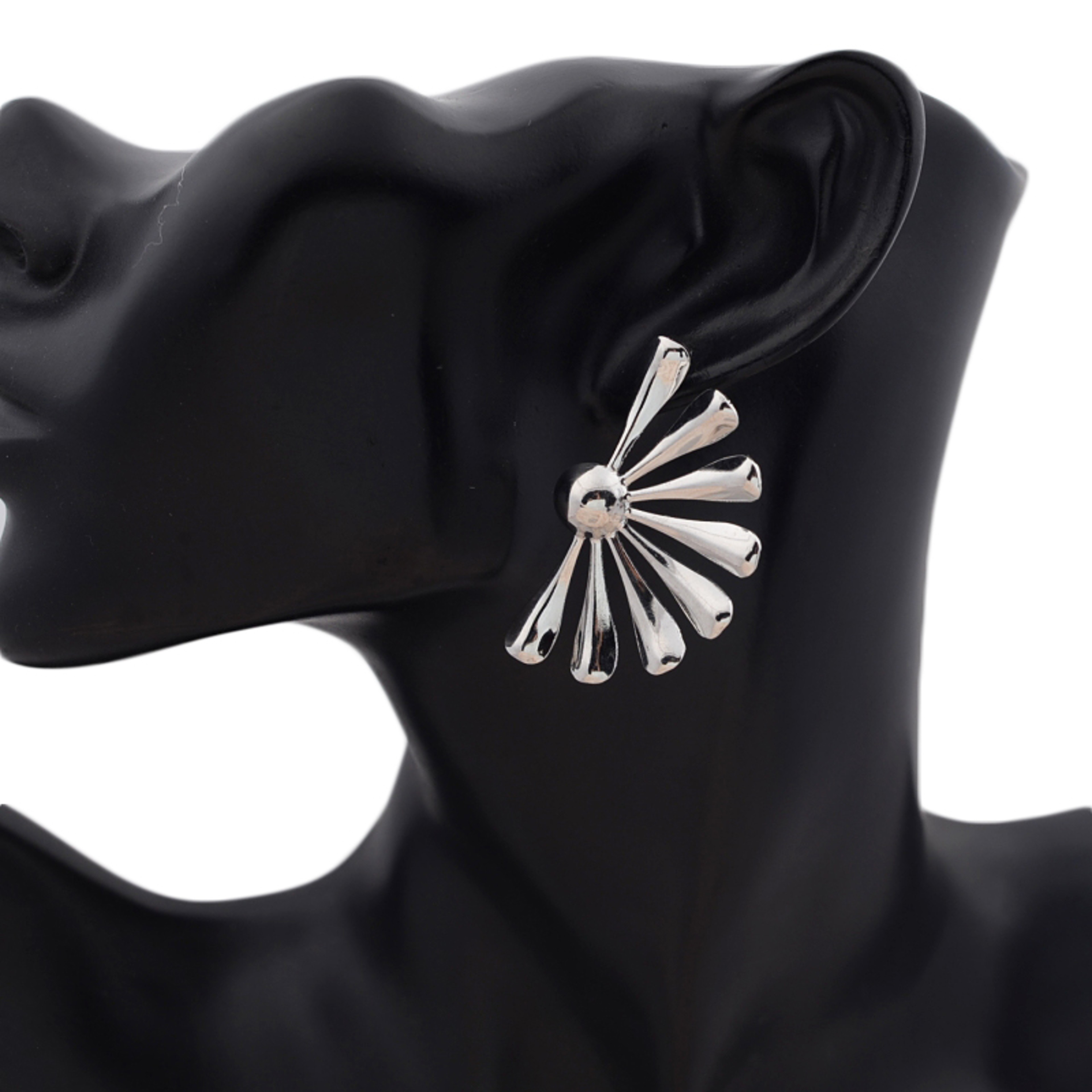 Blooming Sunflower Stud Earrings for Women Bold Floral Statement Earrings – view 6