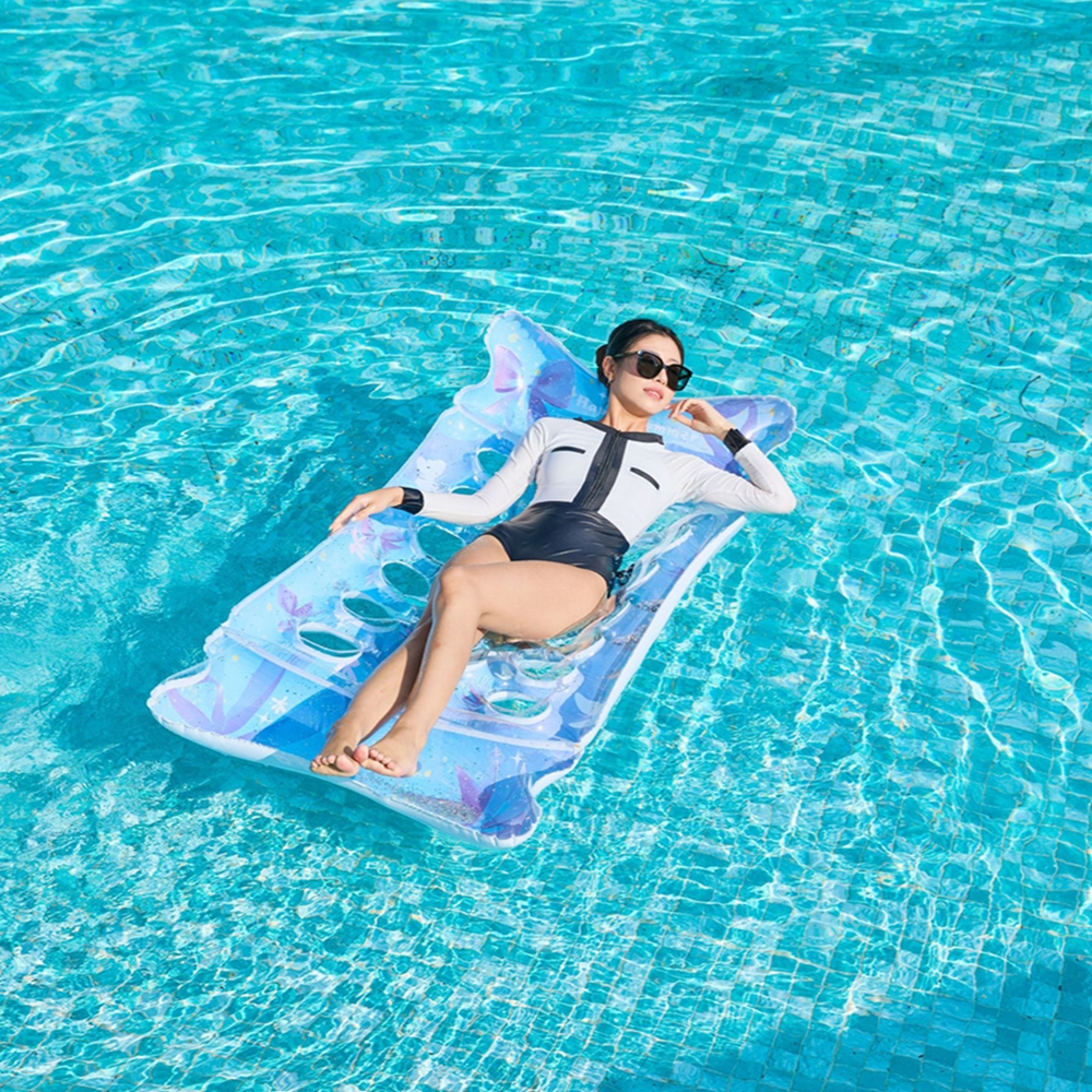 Cooling Inflatable Pool Float With Water Hole Adjustable Pool Lounger For Relaxing  Tanning 1