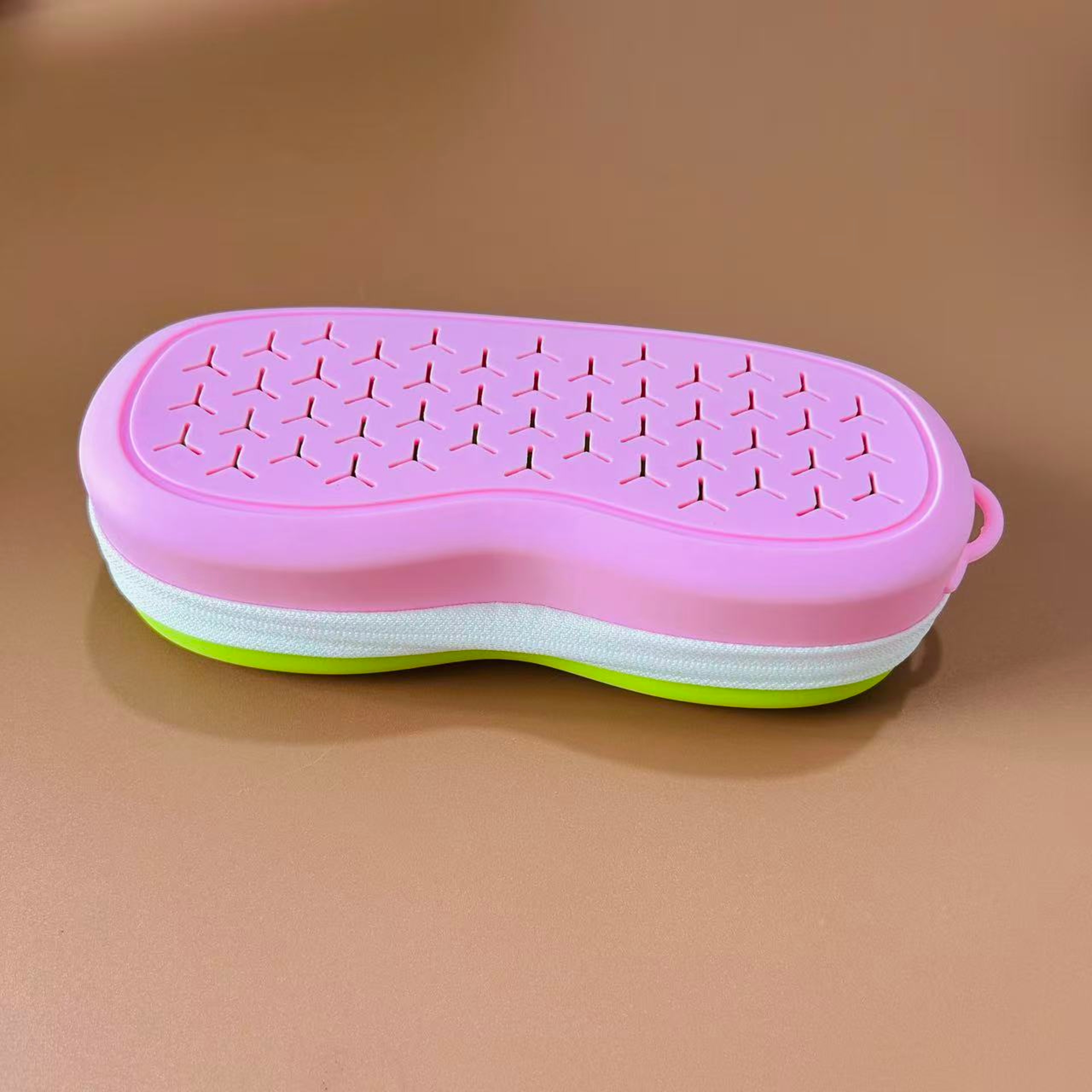 Breathable Silicone Goggles Case Protective Swimming Goggles Case With Drainage Design 1