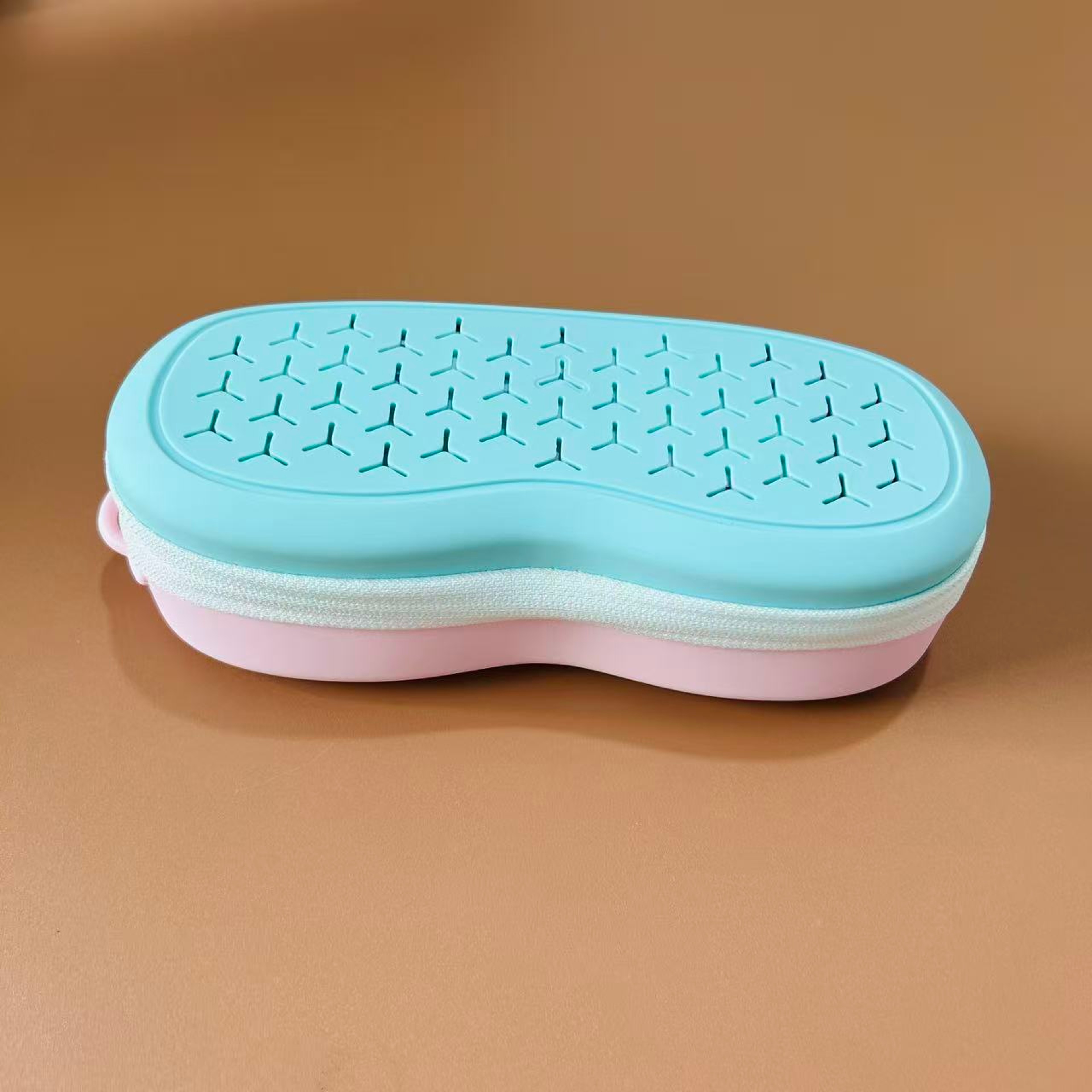 Breathable Silicone Goggles Case Protective Swimming Goggles Case With Drainage Design 2