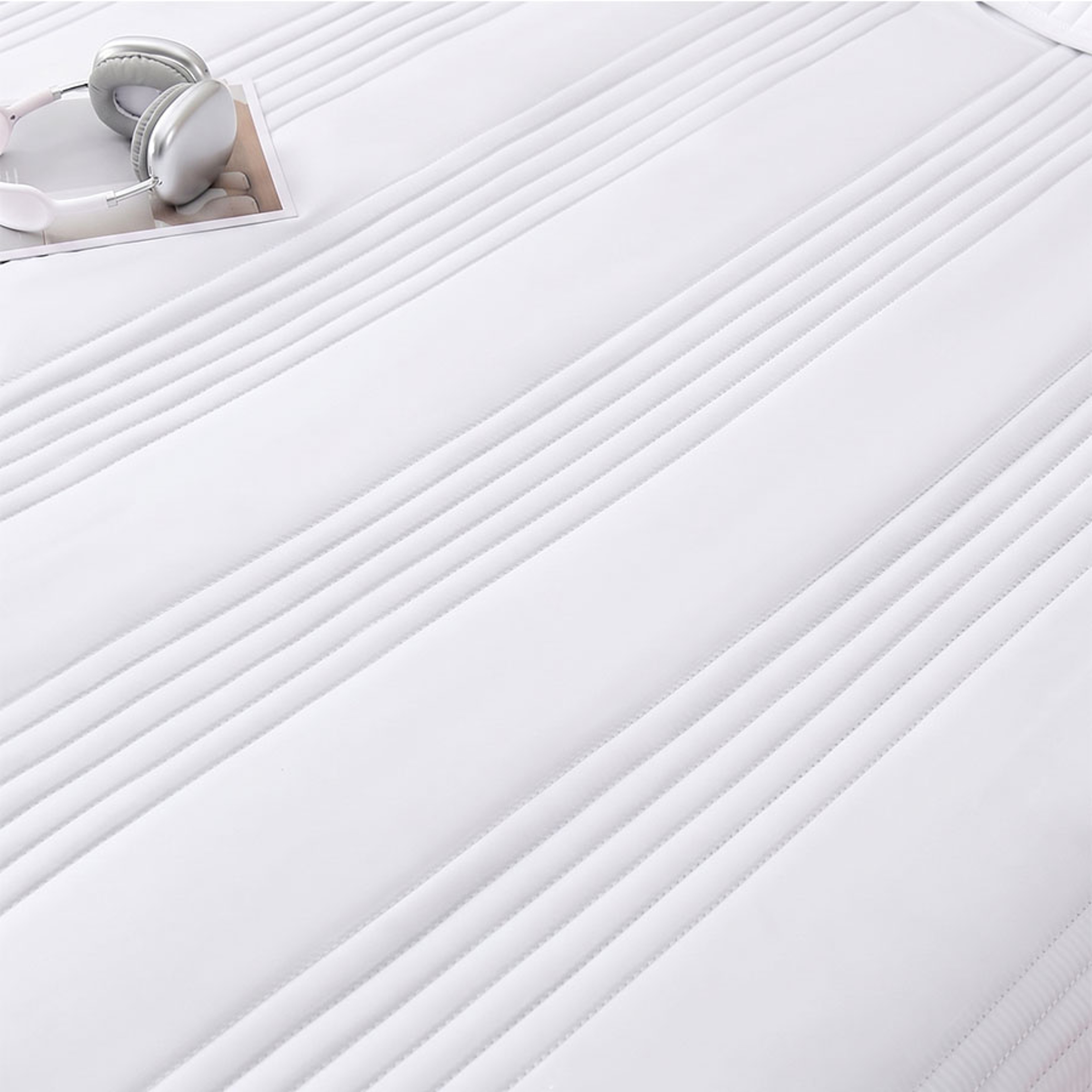 Lightweight Quilted Summer Blanket Double Sided Soft Breathable Comforter & Cooling Bedspread – view 5