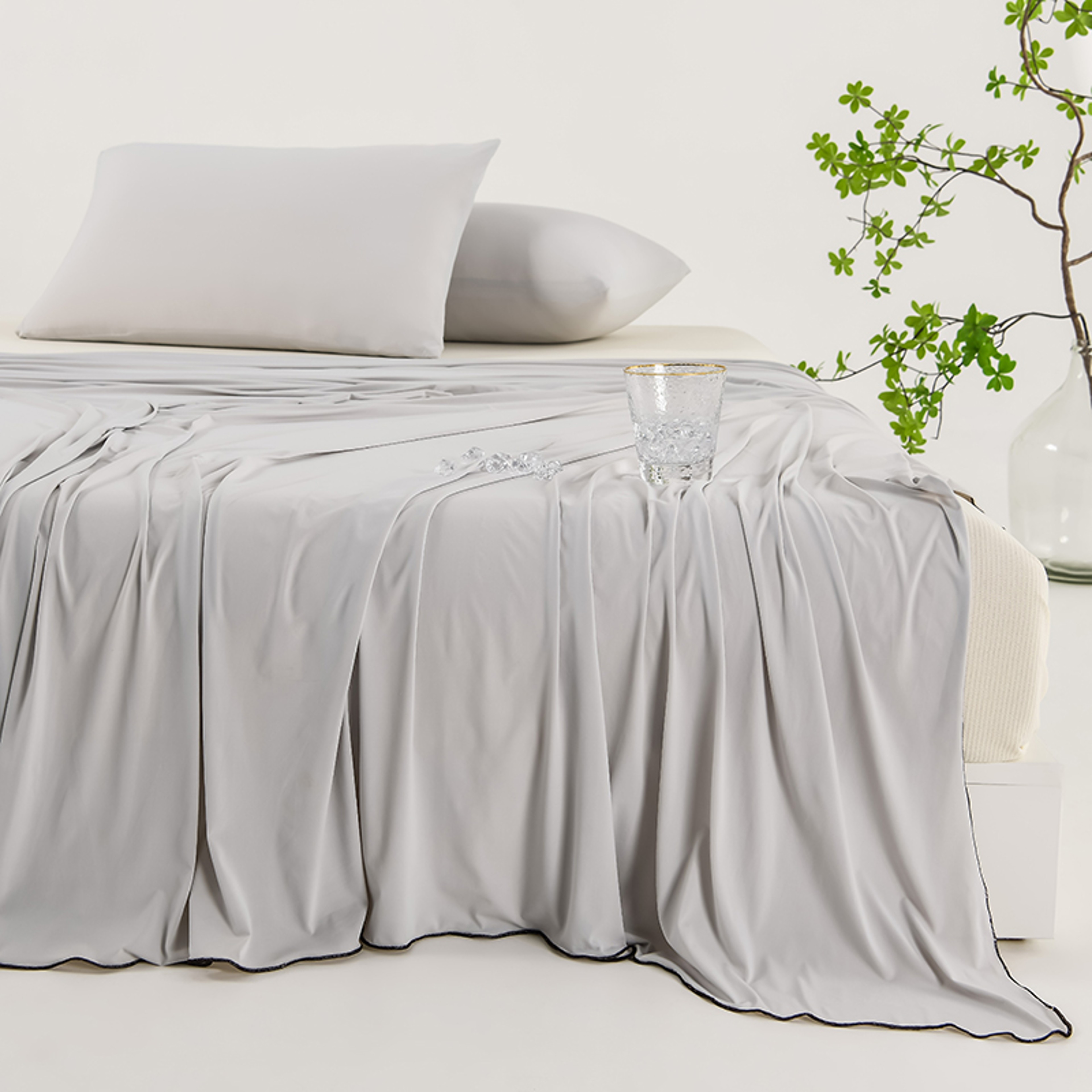 Ultra Soft Cooling Blanket Ice Silk Blanket For Summer Lightweight Breathable Cooling Quilt 1