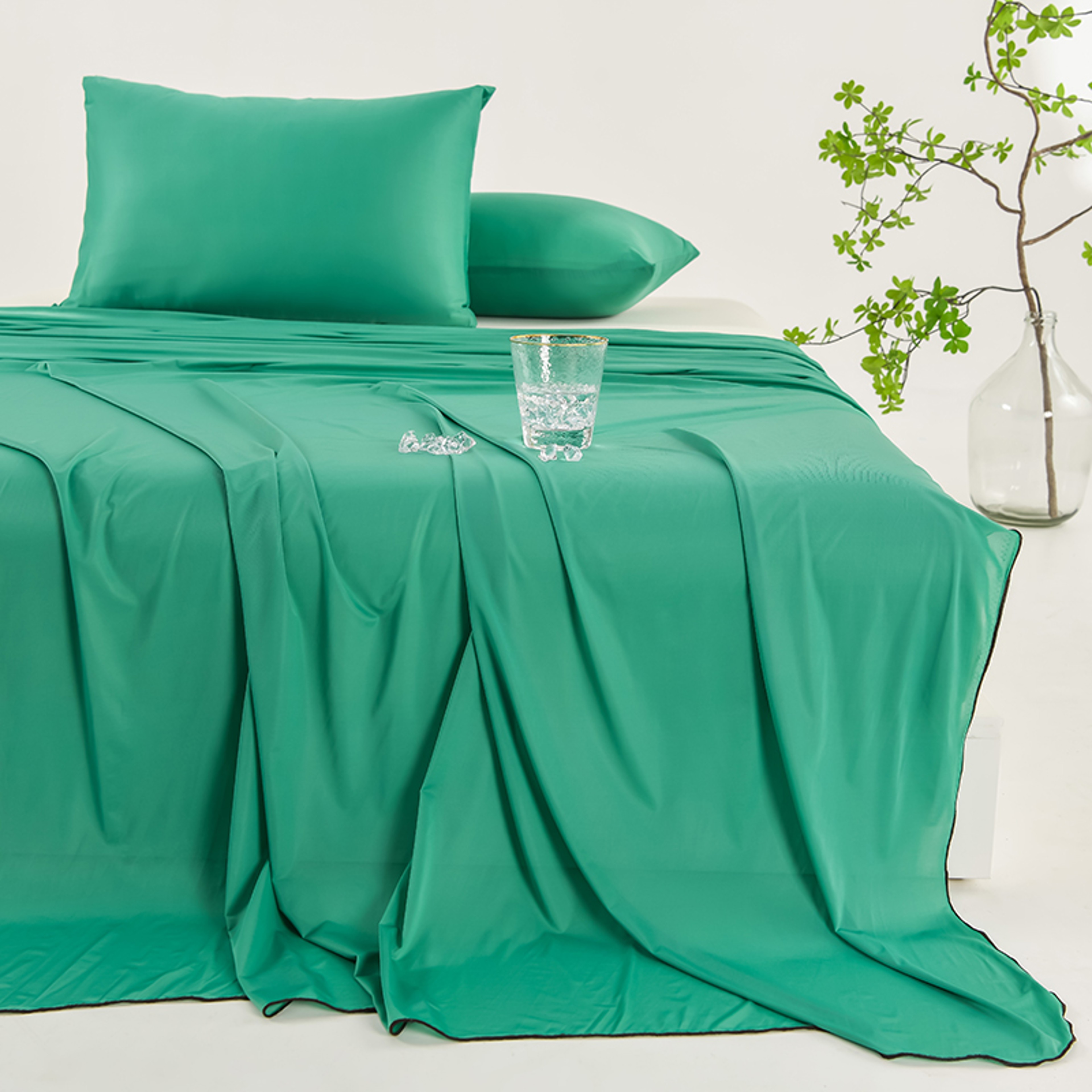 Ultra Soft Cooling Blanket Ice Silk Blanket For Summer Lightweight Breathable Cooling Quilt 2