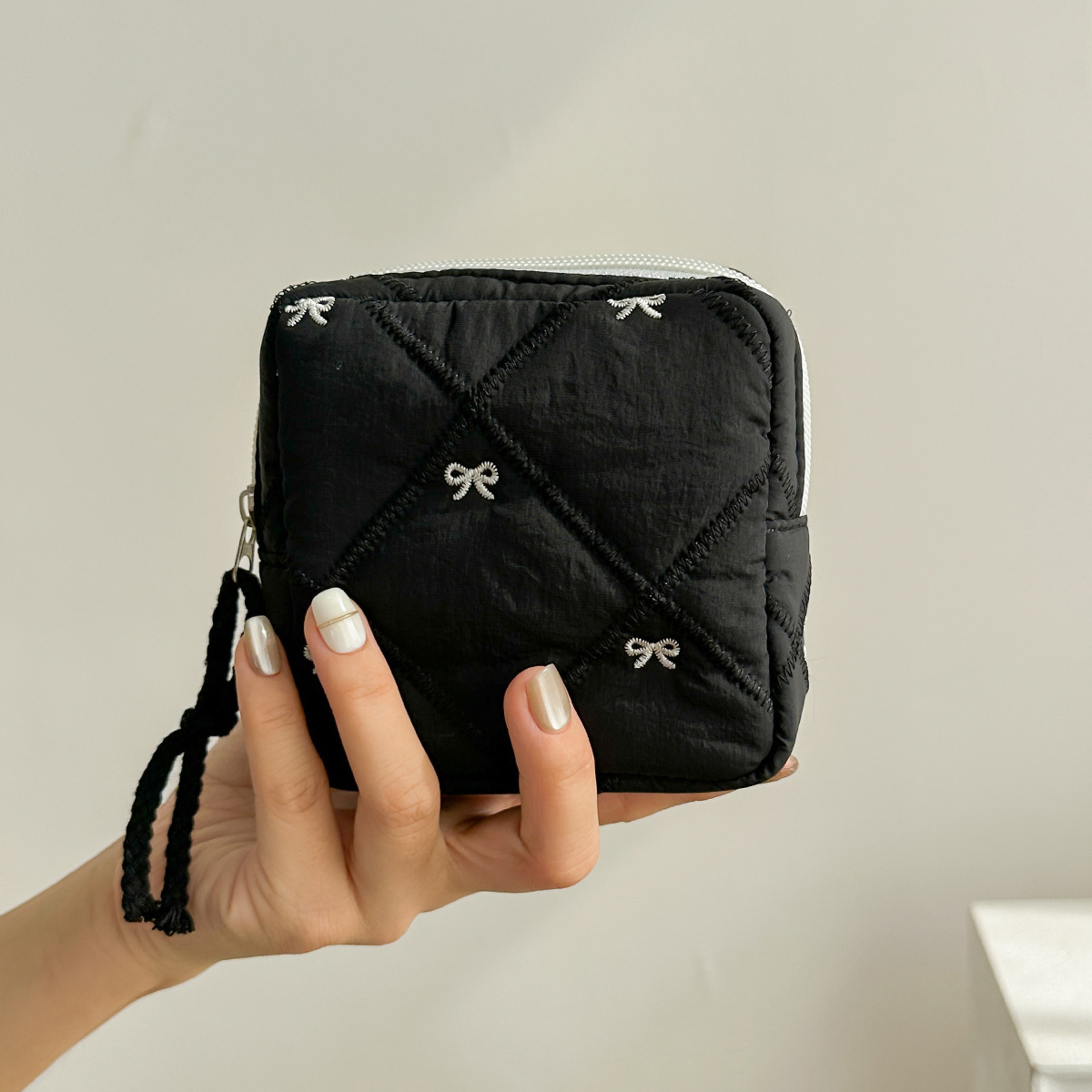 Cute Bow Period Pouch Large Capacity Sanitary Pad And Tampon Organizer 0