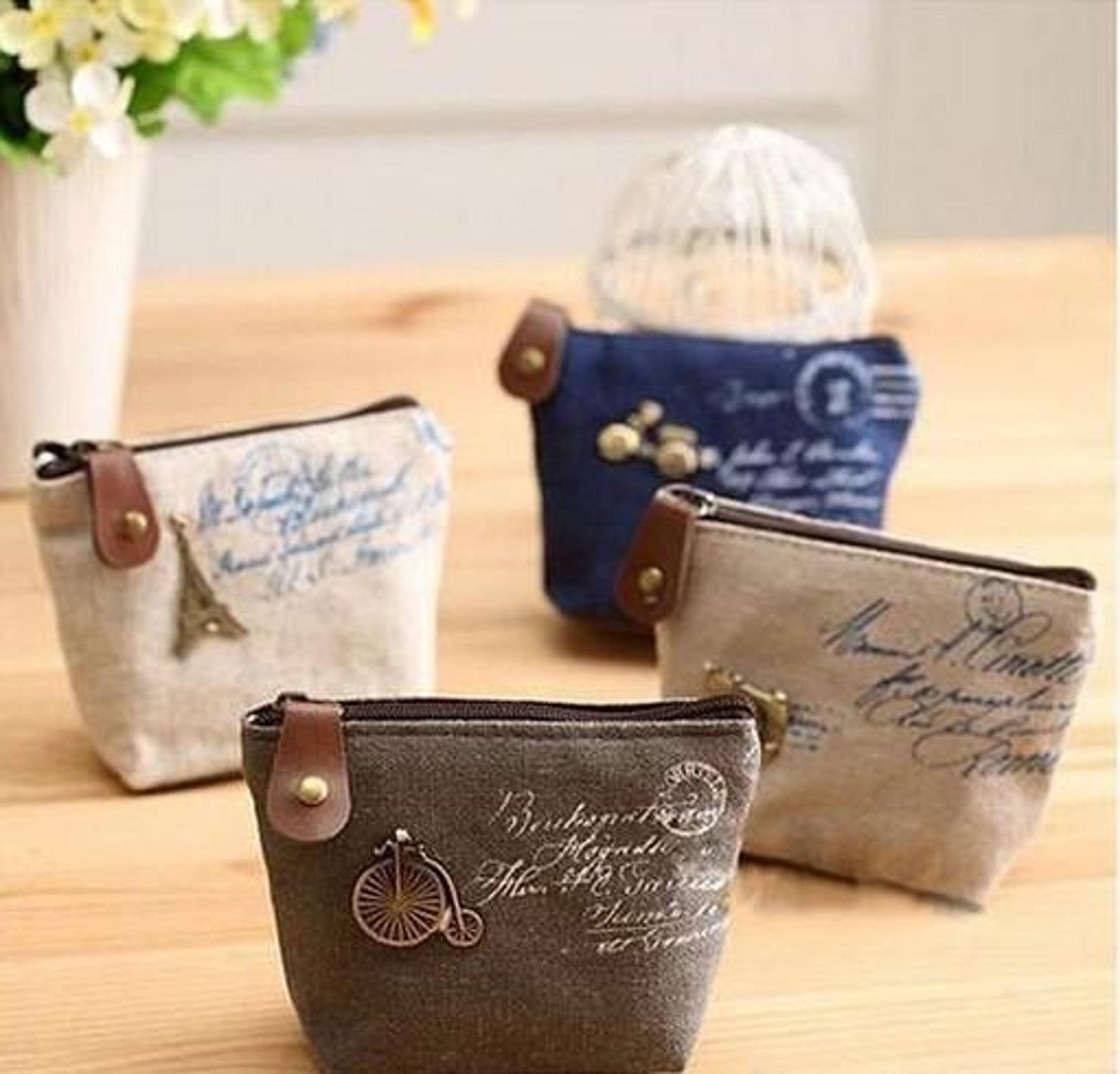 Vintage Mini Coin Purse with Nostalgic Design for Coins Cards and Small Essentials – view 3