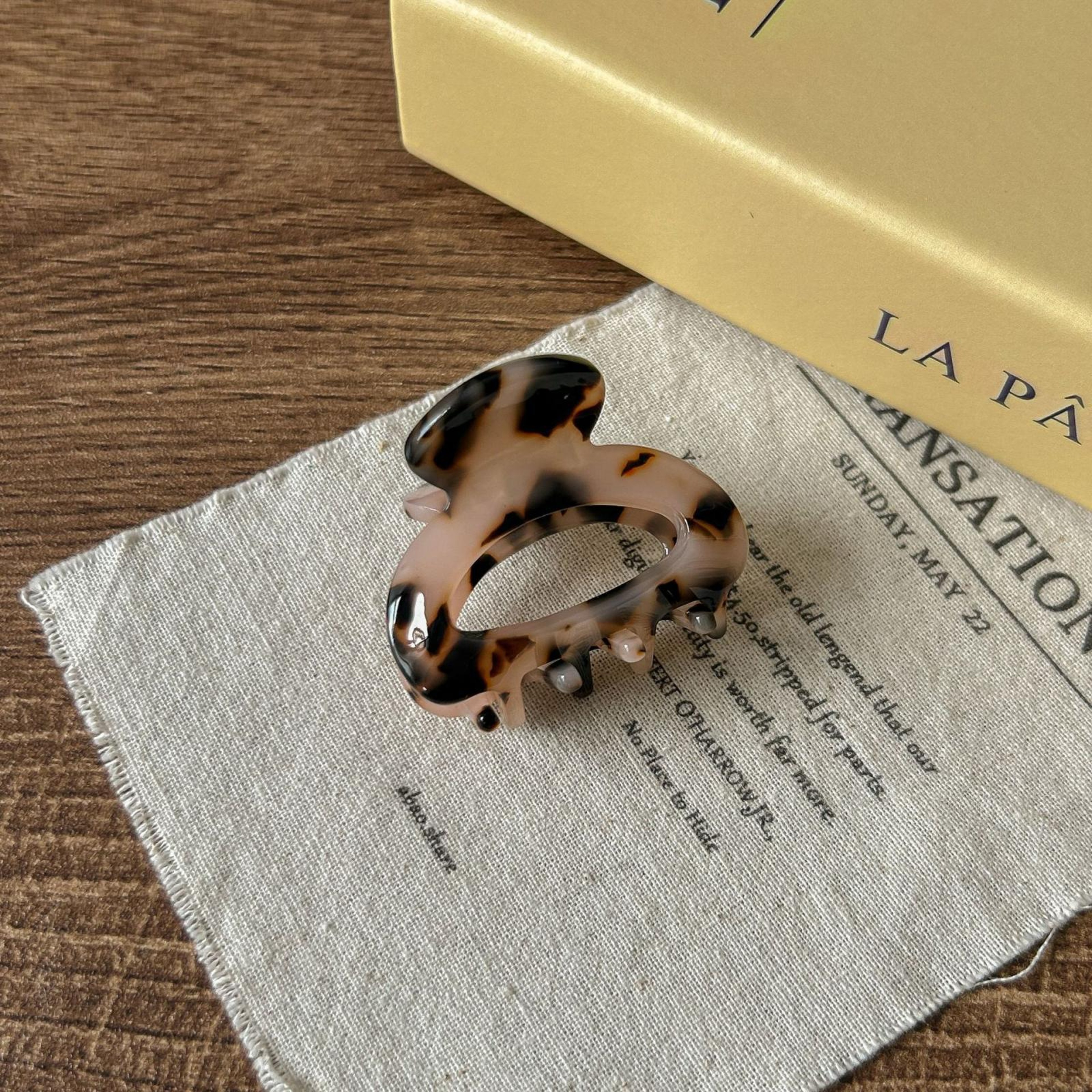 Small Tortoise Shell Acetate Hair Claw Clip with Non Slip Grip Light Leopard Print – view 1
