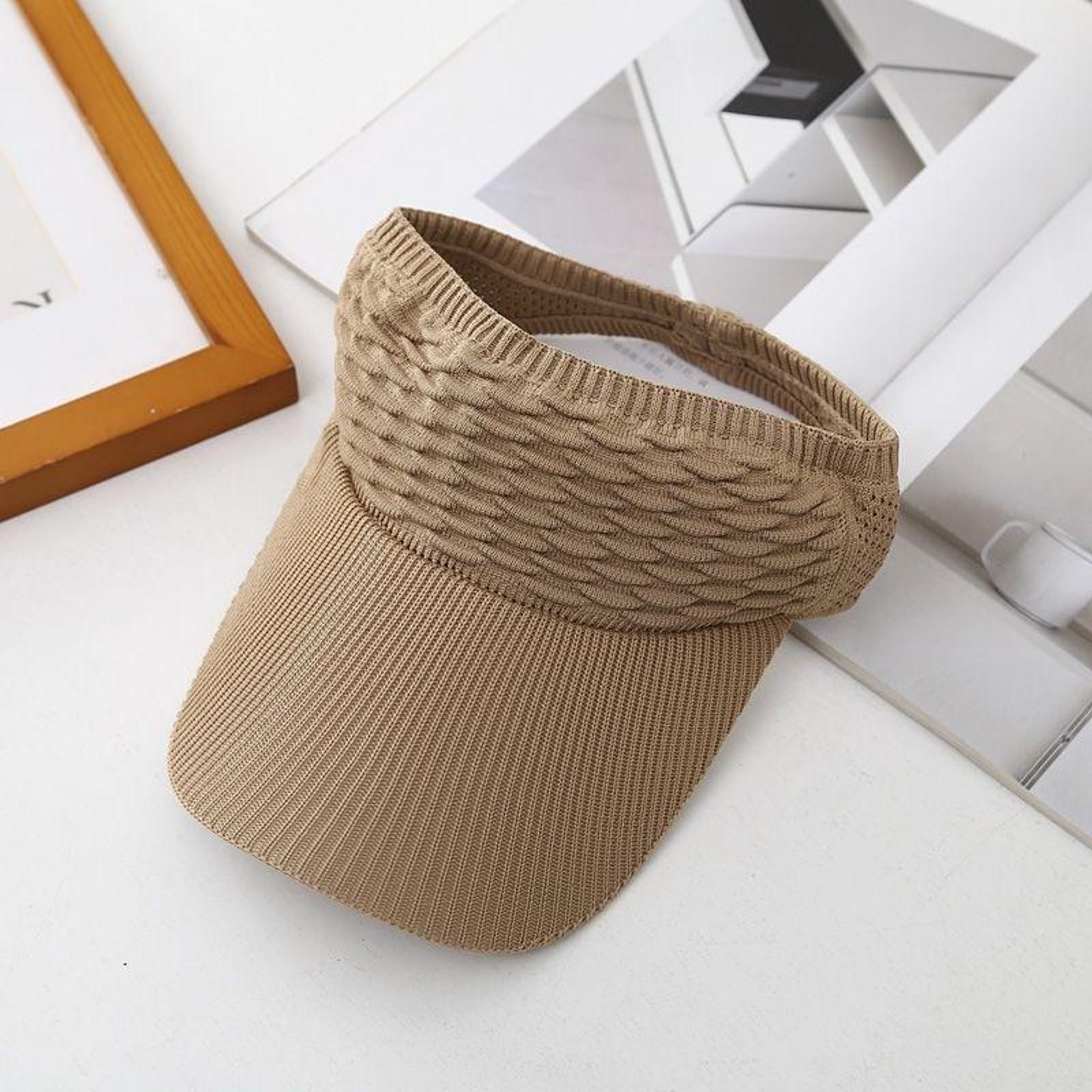 Knitted Sun Visor for Women with Wide Brim and Elastic Ponytail Opening – view 1