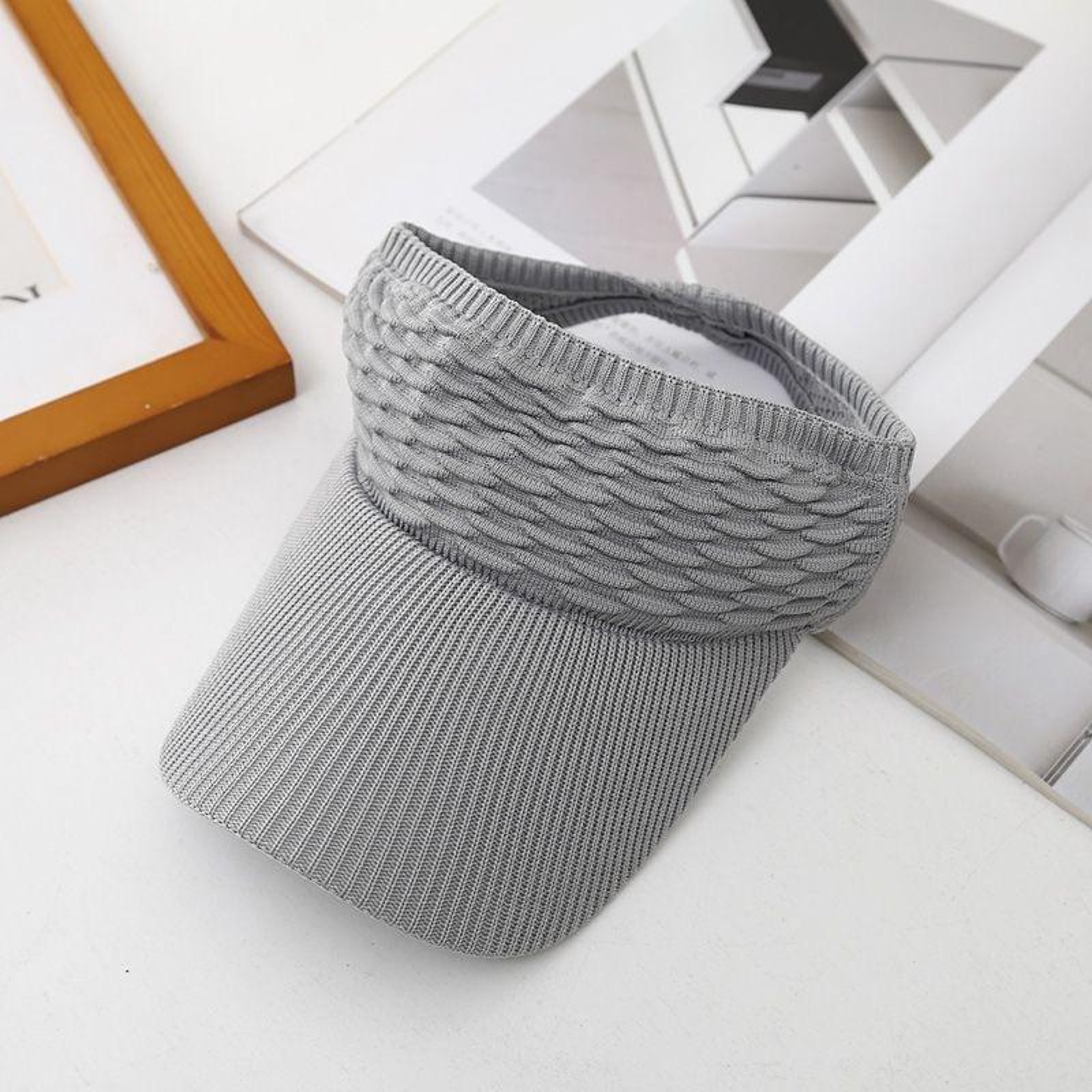 Knitted Sun Visor for Women with Wide Brim and Elastic Ponytail Opening – view 12