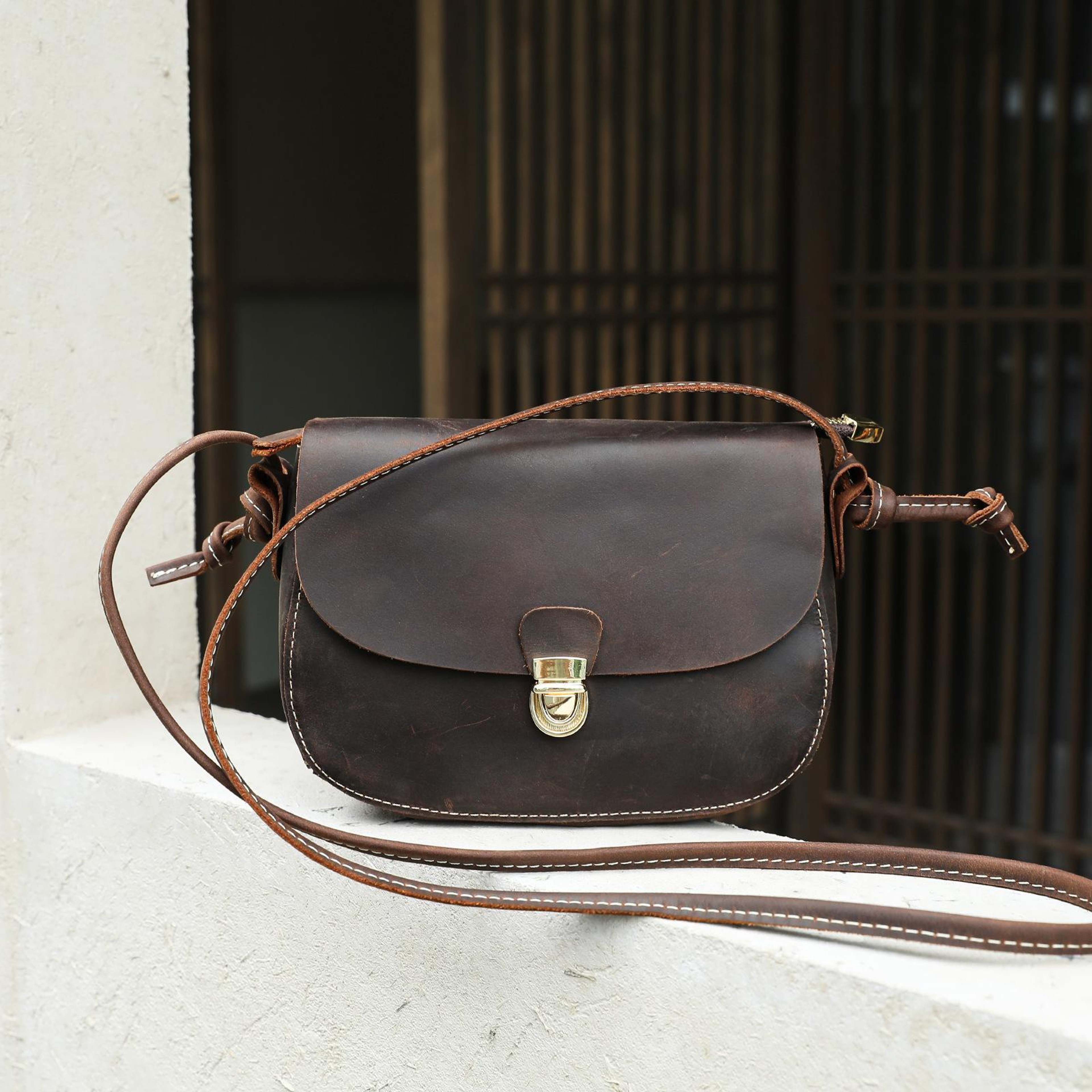 Vintage Embossed Leather Crossbody Bag with Adjustable Strap – view 1