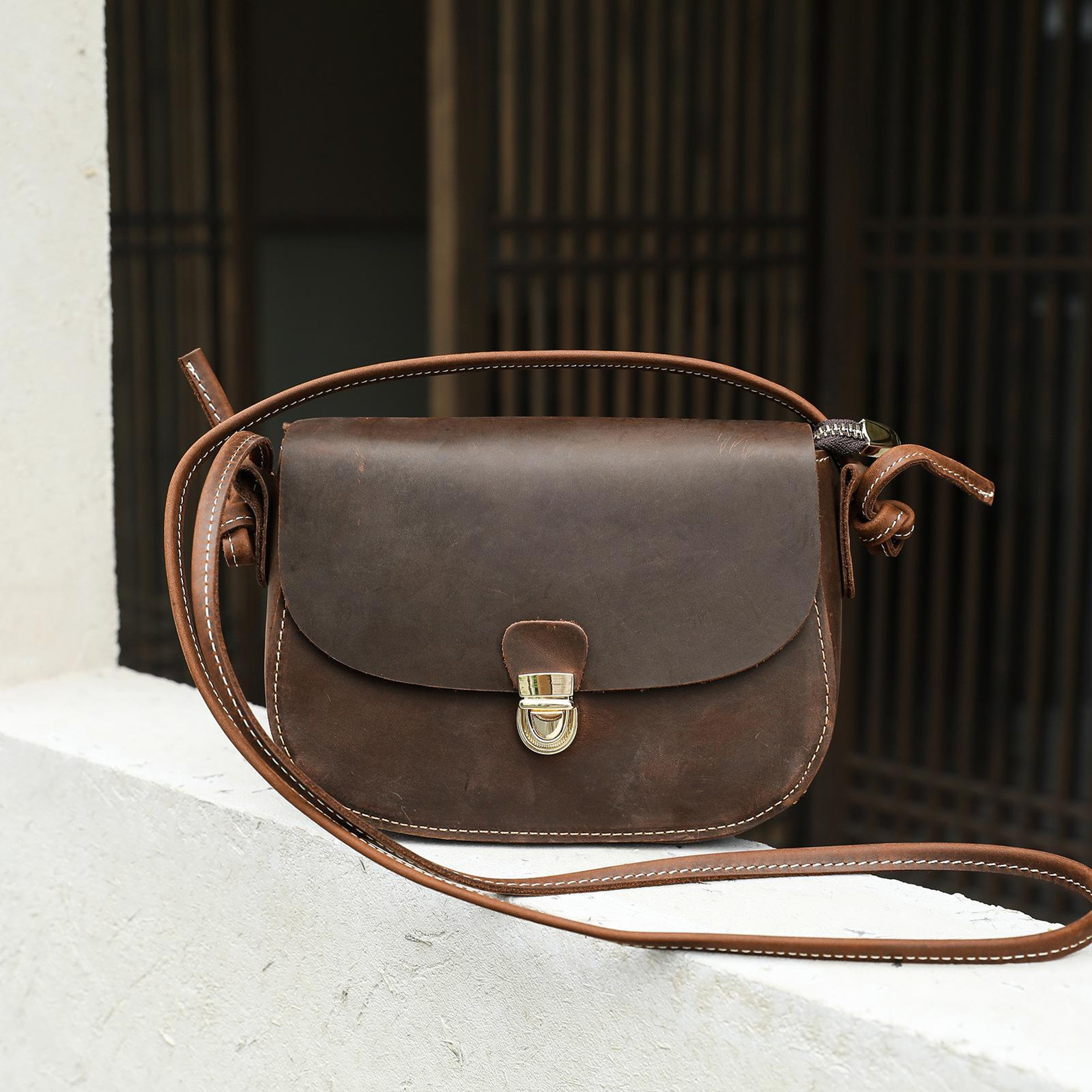 Vintage Embossed Leather Crossbody Bag with Adjustable Strap – view 12