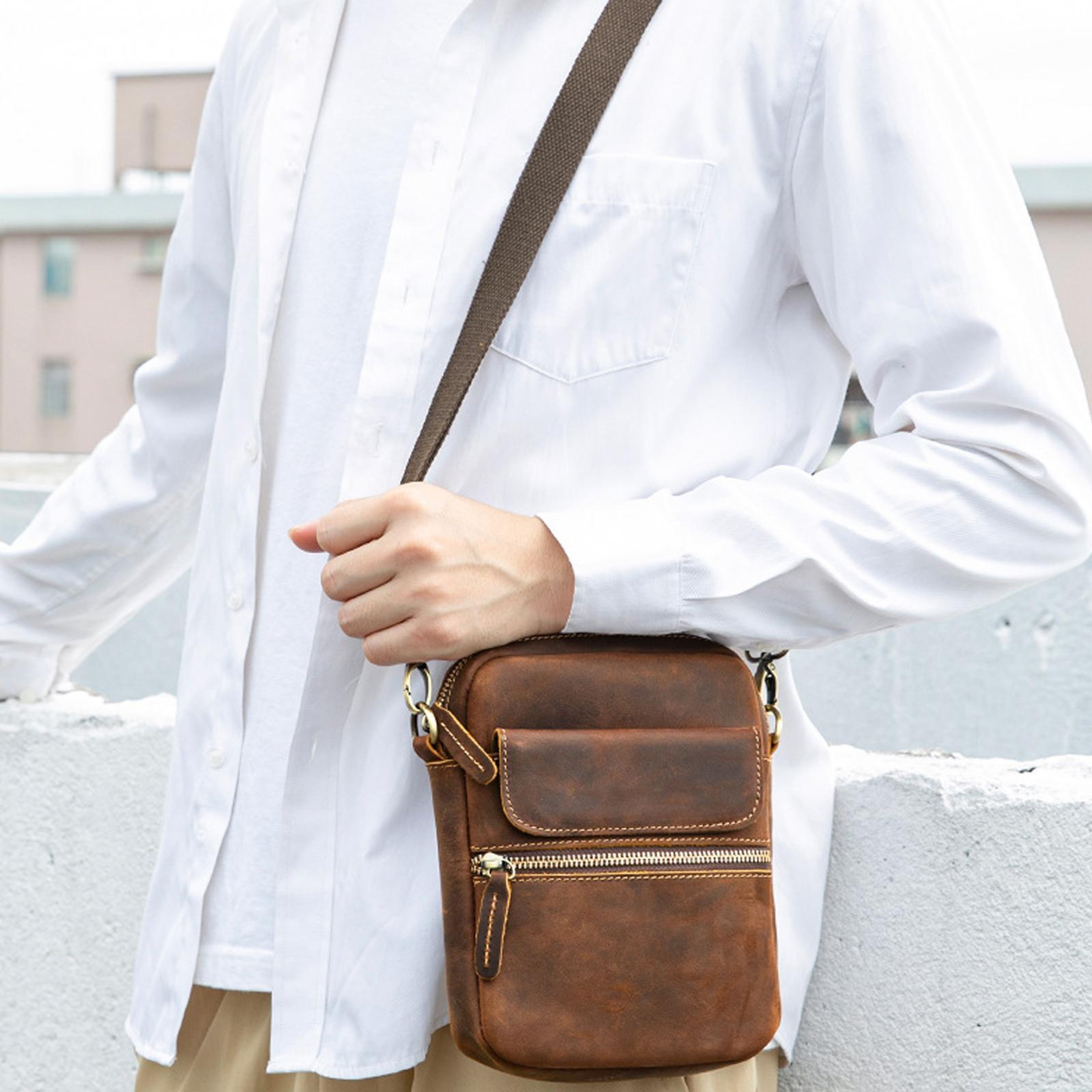 Vintage Leather Crossbody Bag with Multiple Pockets and Adjustable Strap – view 8
