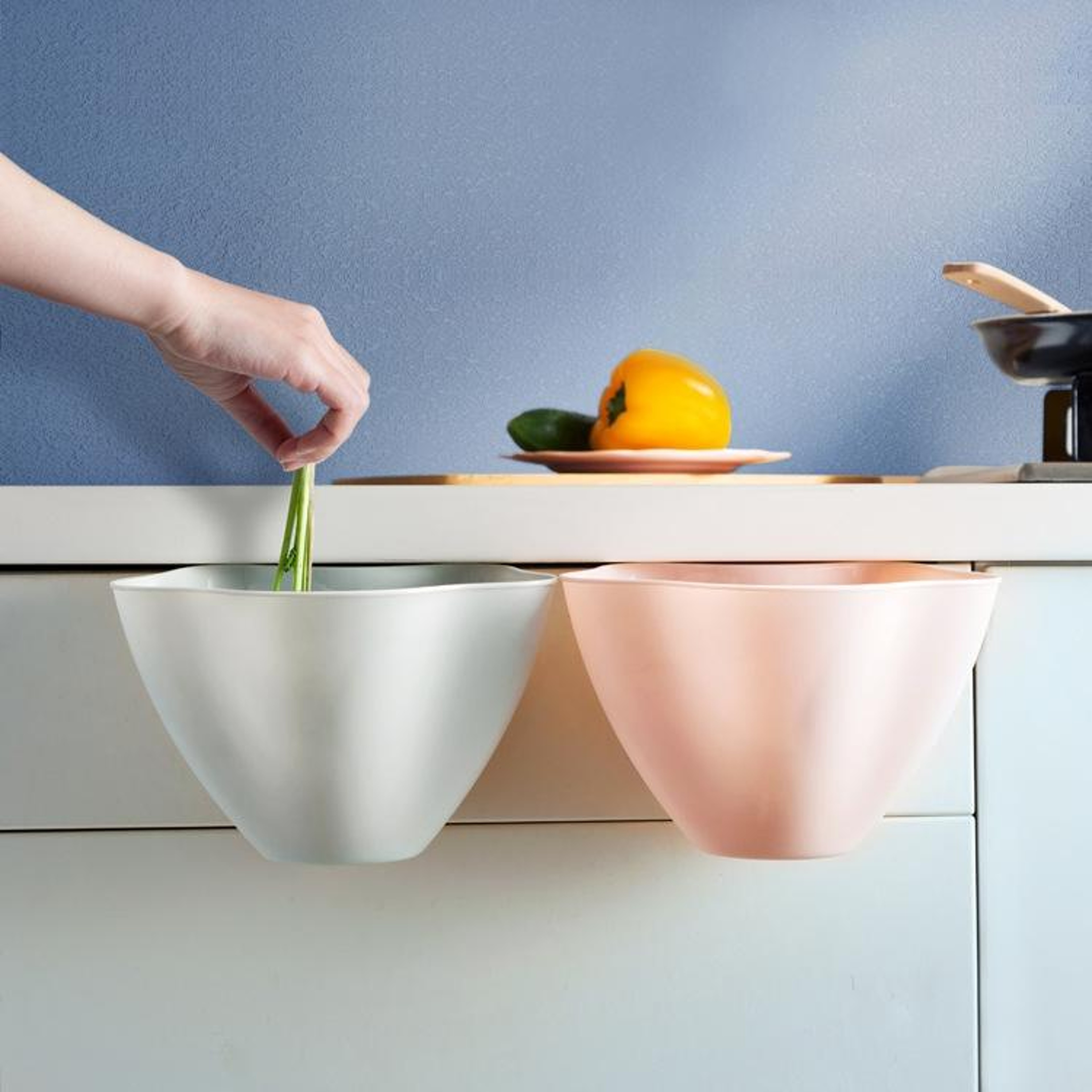 Space Saving Kitchen Cabinet Hanging Trash Bin Durable  Convenient 3