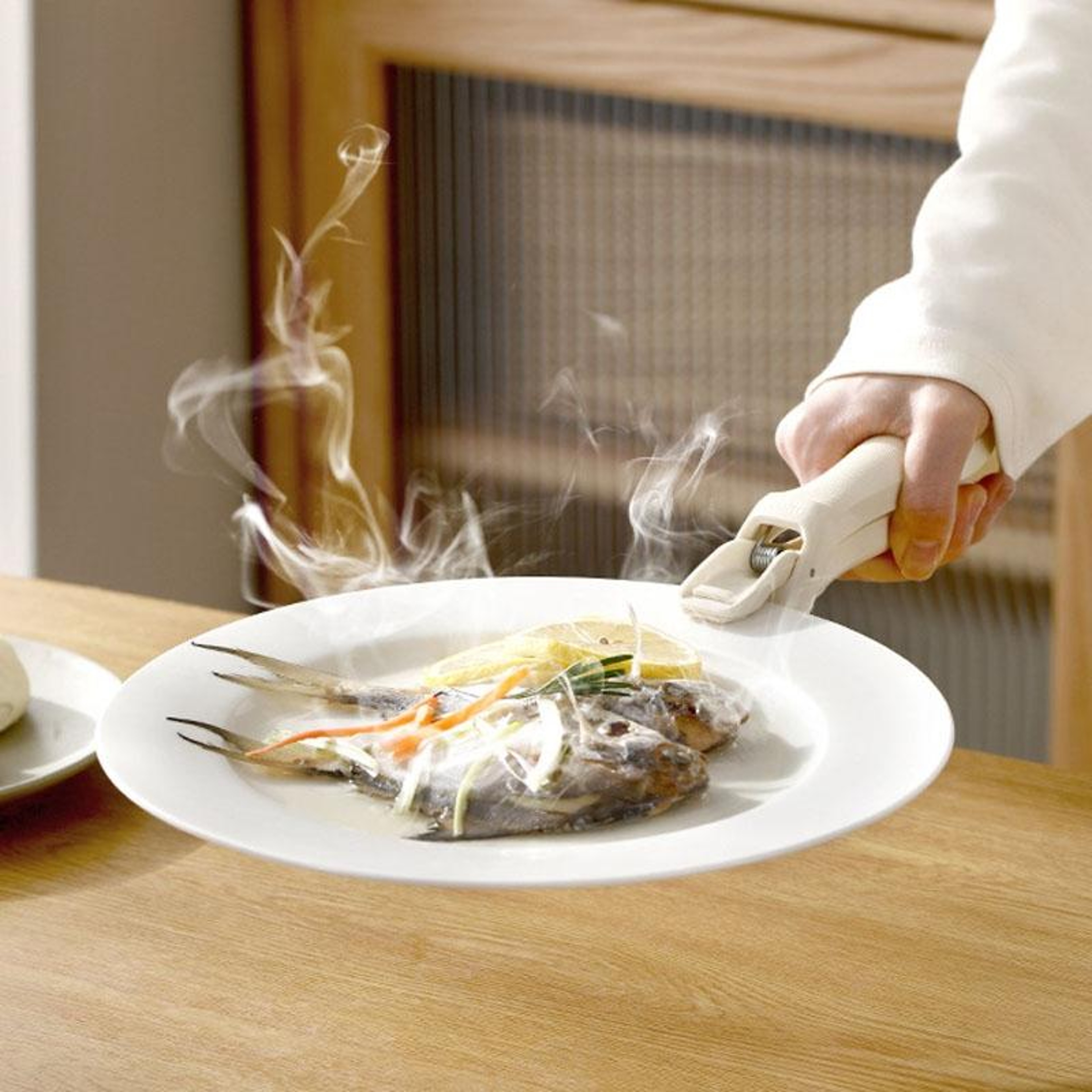 Anti Scald Dish Clip Non Slip Plate Holder & Hot Dish Gripper for Safe Kitchen Handling – view 8