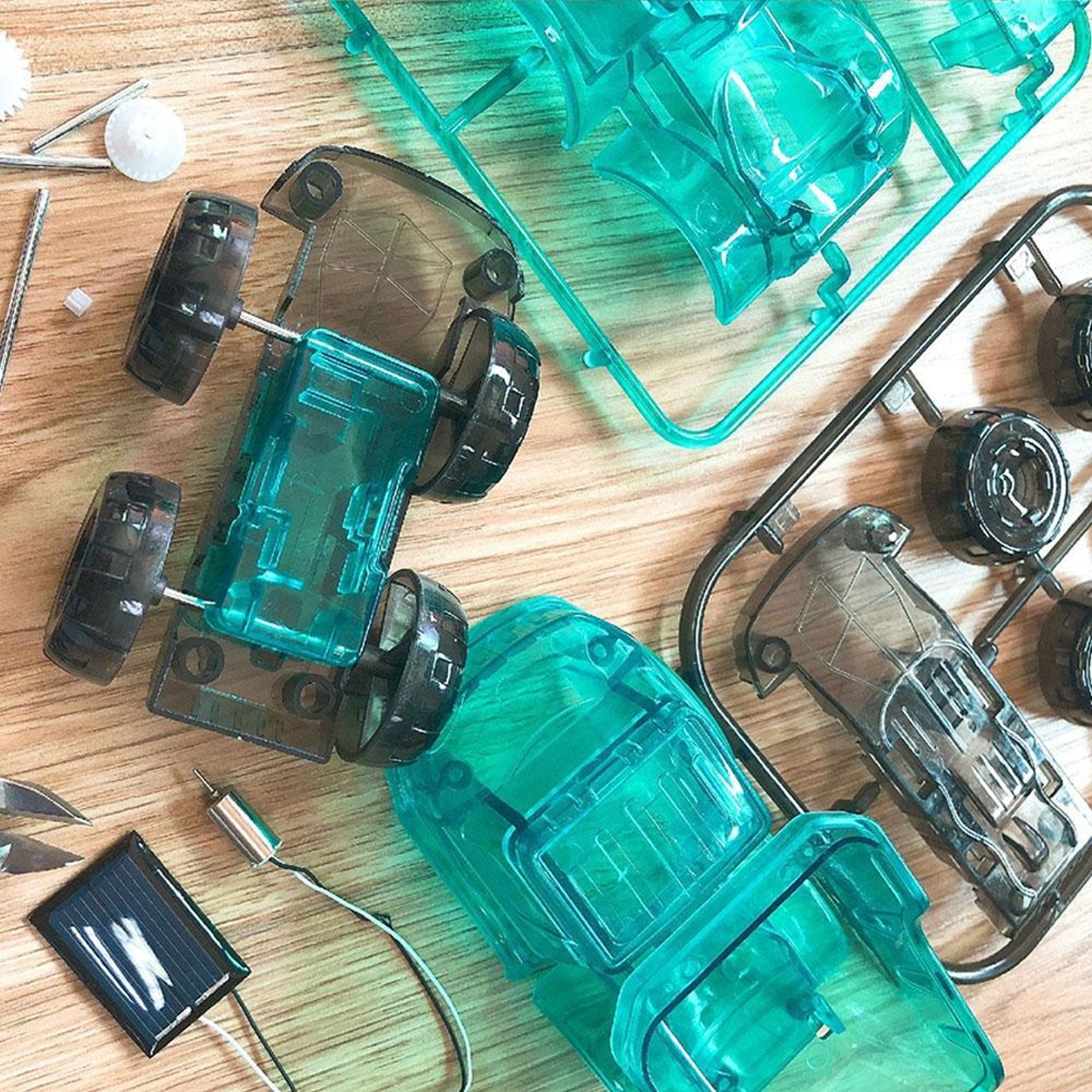 DIY Solar Powered Engineering Vehicle STEM Educational Toy Kit 4