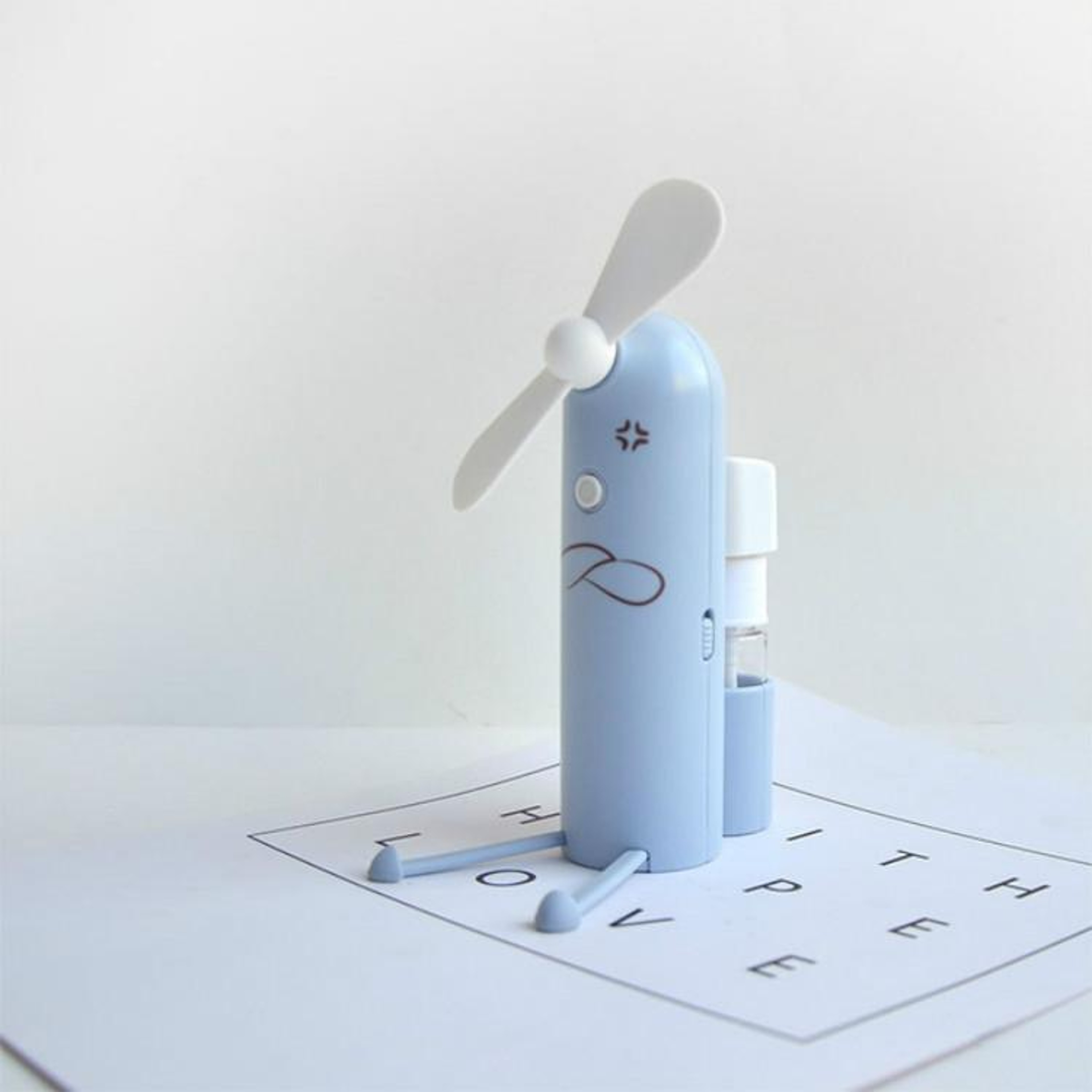 Portable USB Fan With Phone Stand And Mini Spray Mist Cartoon Rechargeable Desk Fan 5