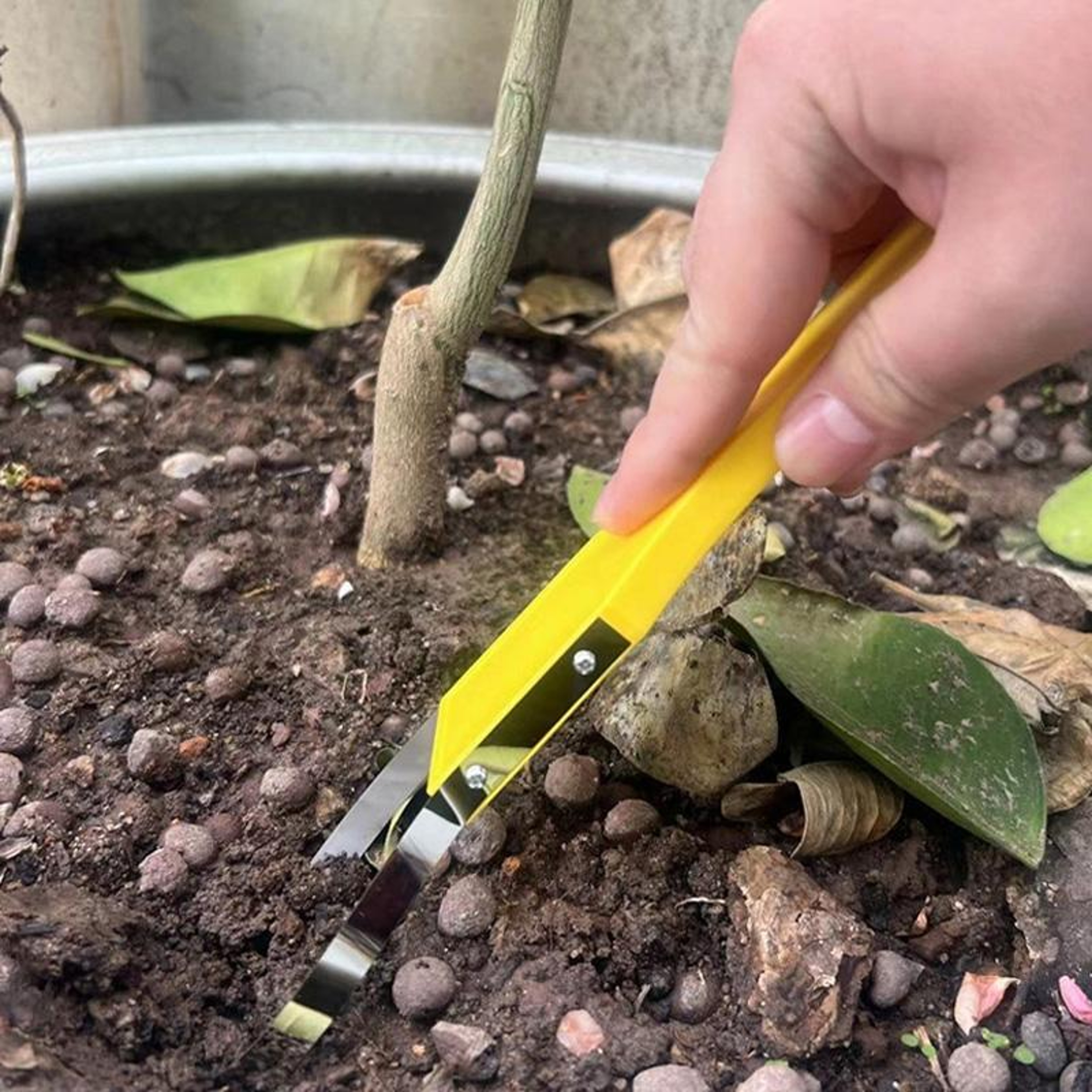 Ergonomic Garden Weeder Tool Handheld Weed Remover Tool Bracelet For Lawn Garden And Vegetable Beds 3