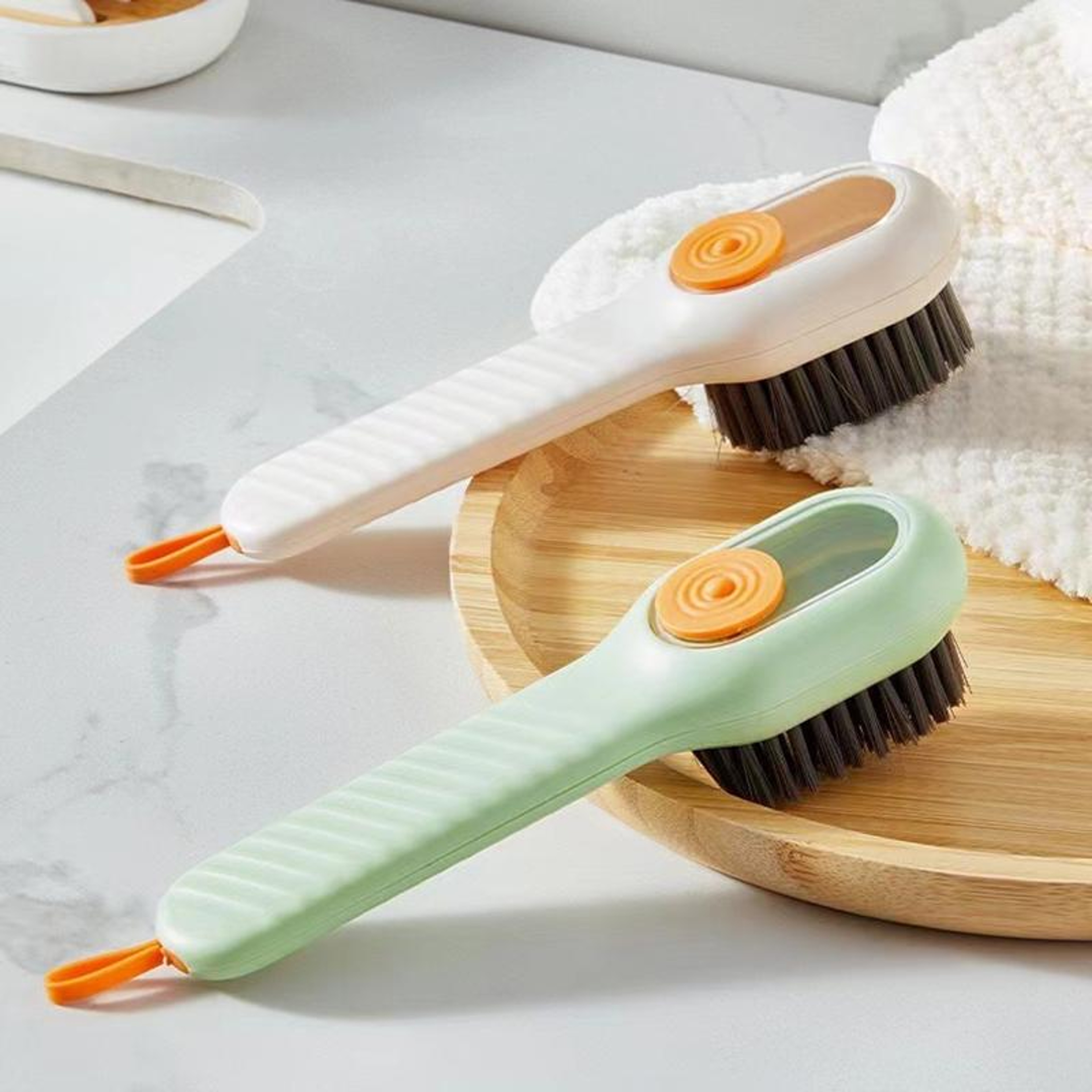 Liquid Shoe Cleaning Brush Set With Soft Bristle Shoe Brush And Built In Soap Dispenser 4