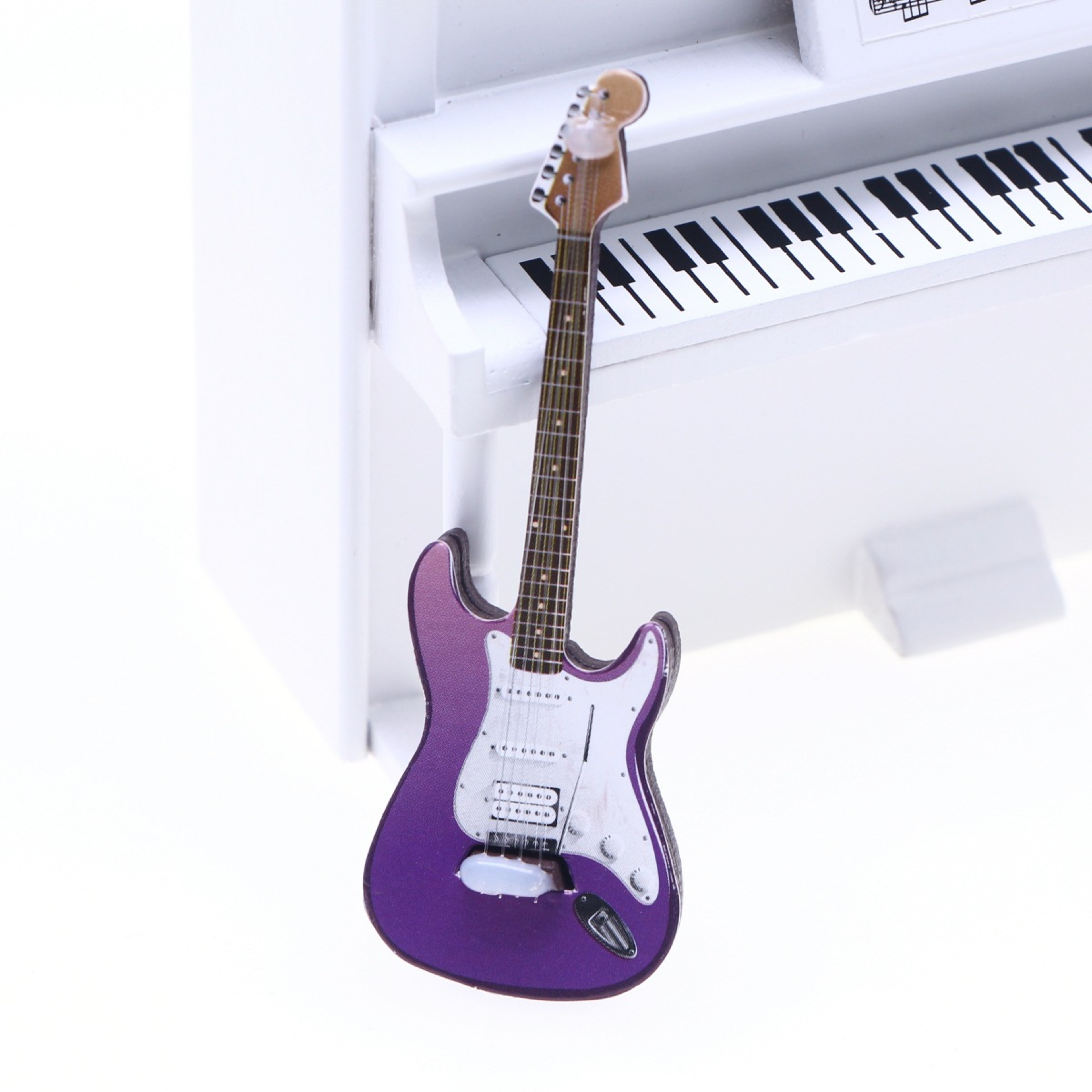 Mini Electric Guitar Dollhouse Decor Set For Music Lovers  Collectors 7