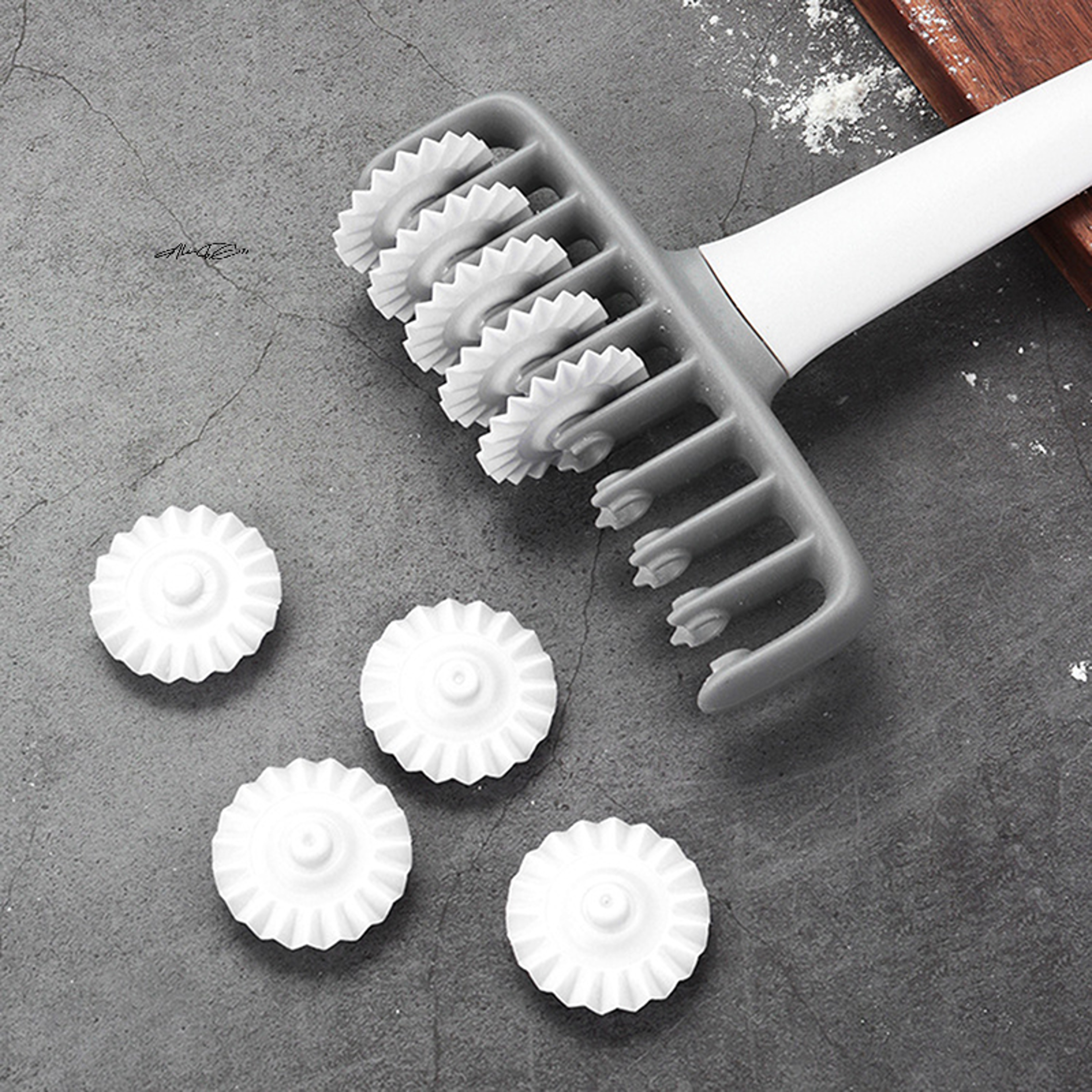 Smooth Lattice Dough Roller Cutter For Pizza Pastry  Decorative Baking 3