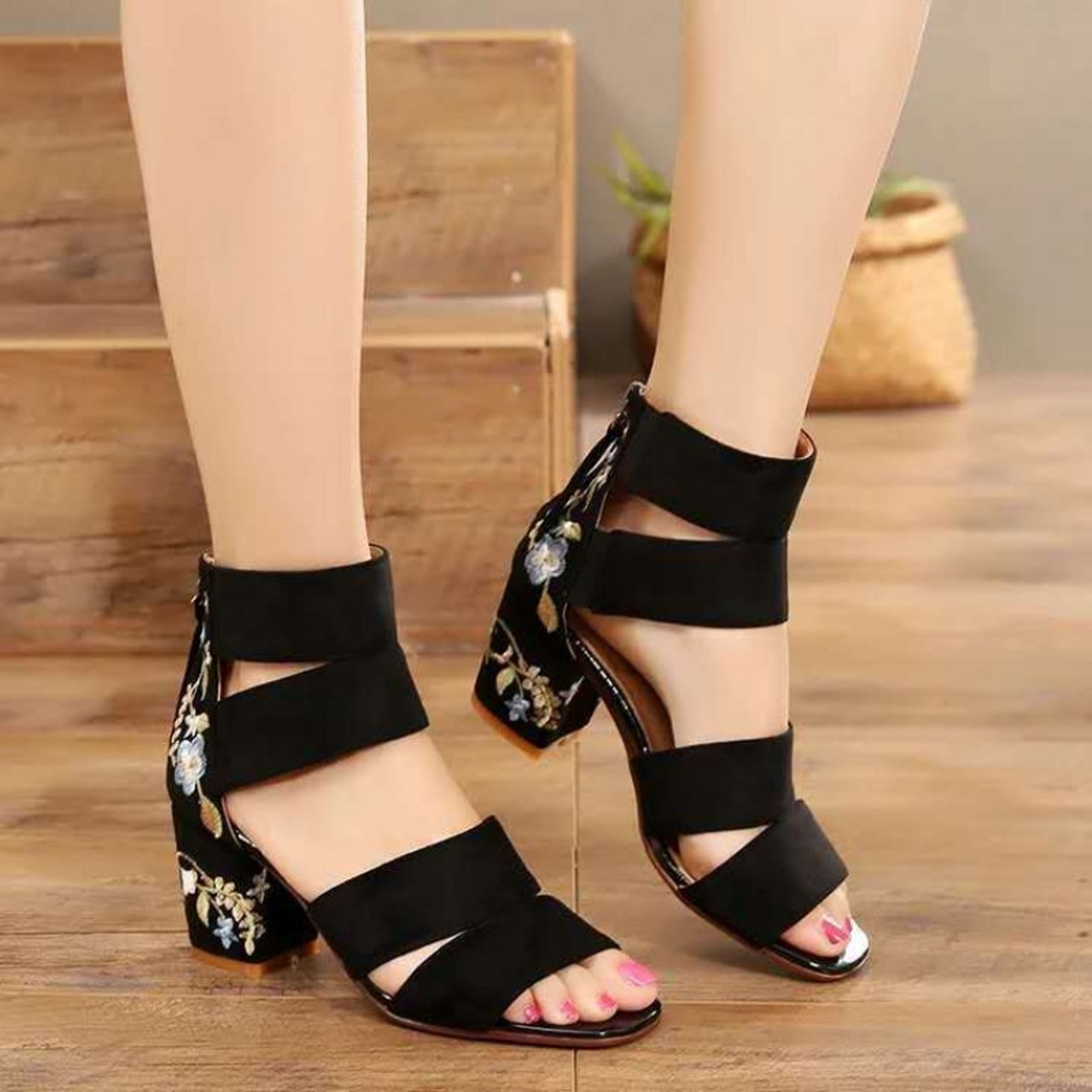 Women's Ethnic Style Embroidered Mid-heel Sandals, Summer Casual Thick Heels, Vintage Open-toed Embroidered Shoes – view 3