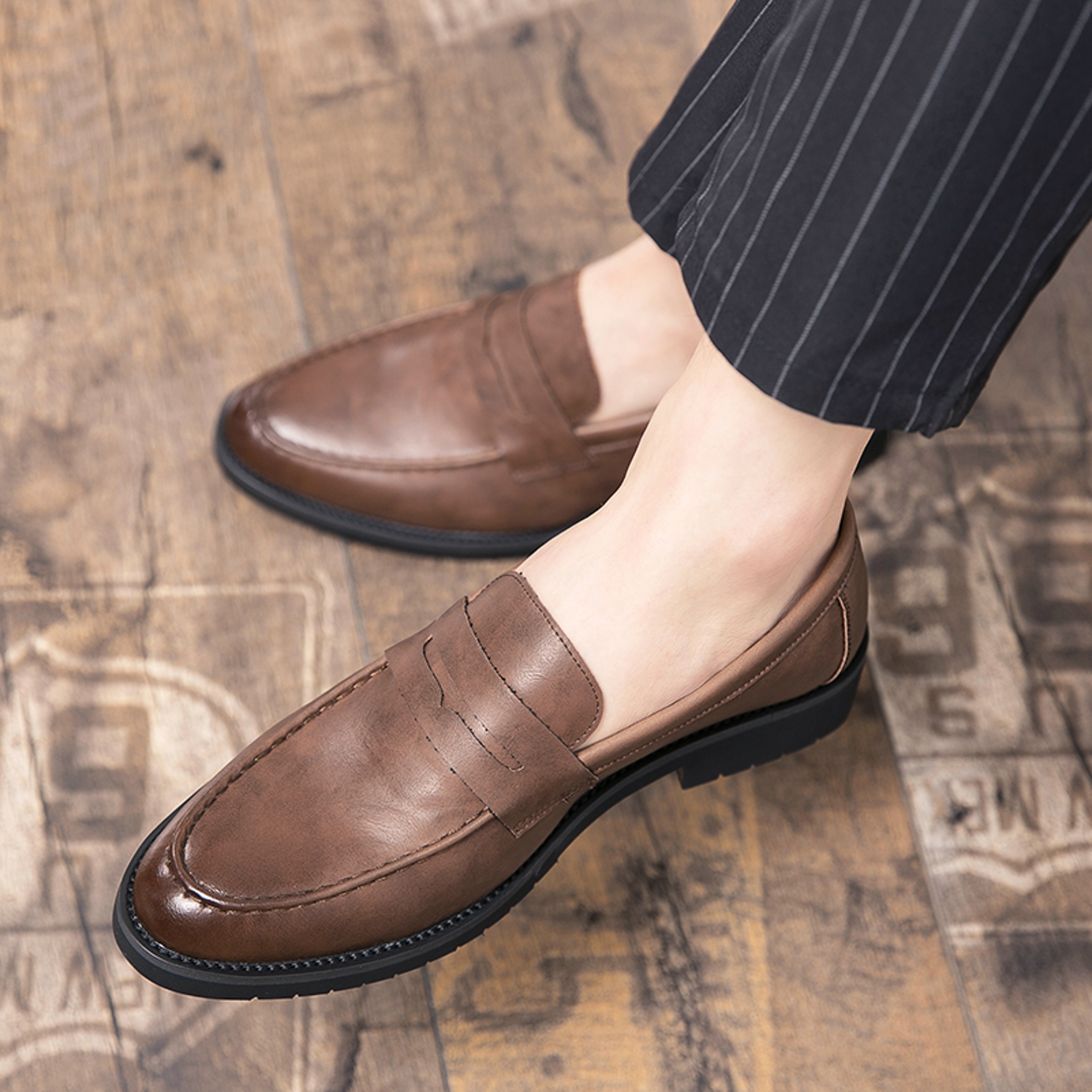 Leather Shoes Men, New Soft Breathable Casual British Style, Europe Station Youth Loafers with Business Bean Shoes – view 1