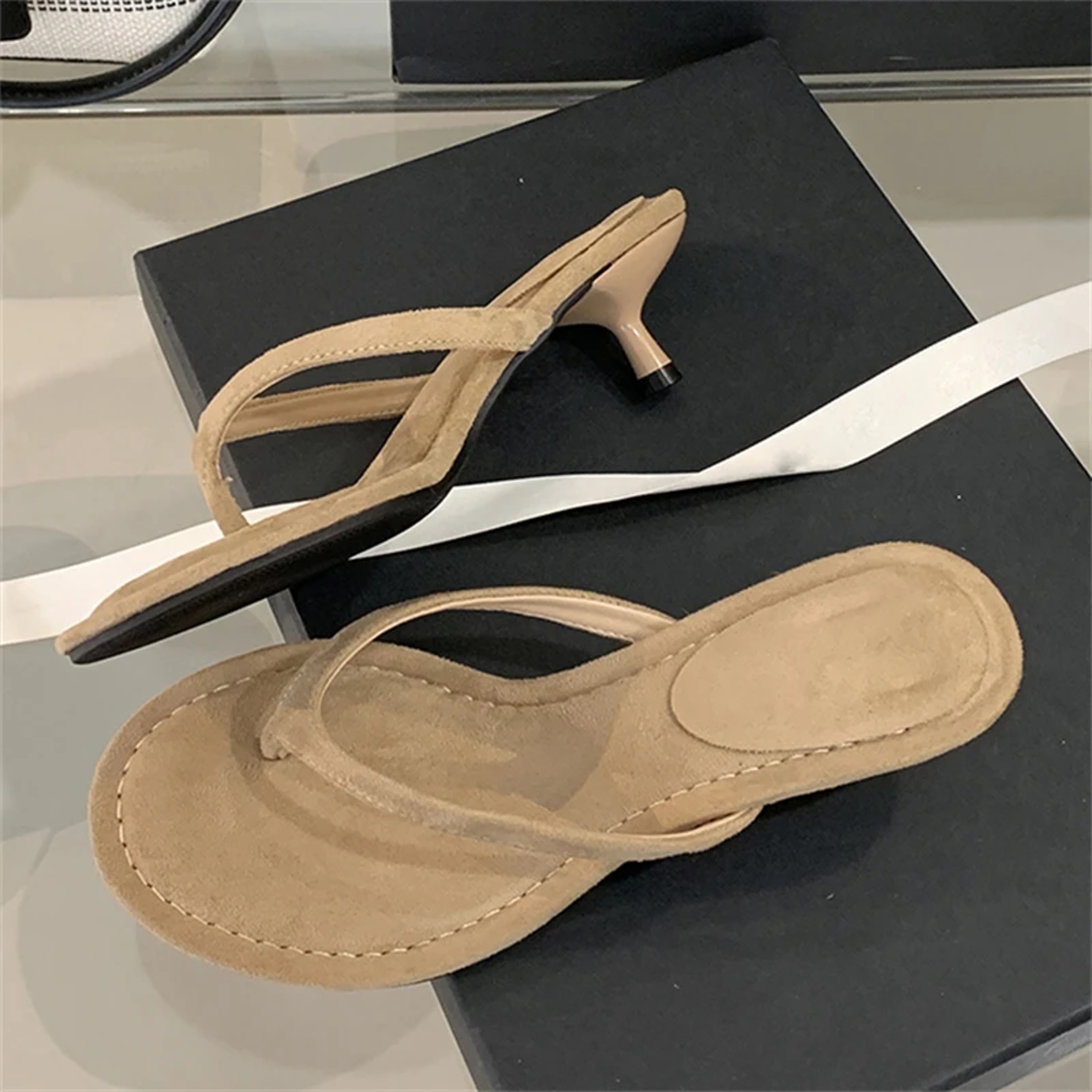 Summer Fashion Thin Low Heels, Women Round Clip Toe, Beach Casual Sandals Flip Flops Shoes for Everyday Wear – view 3