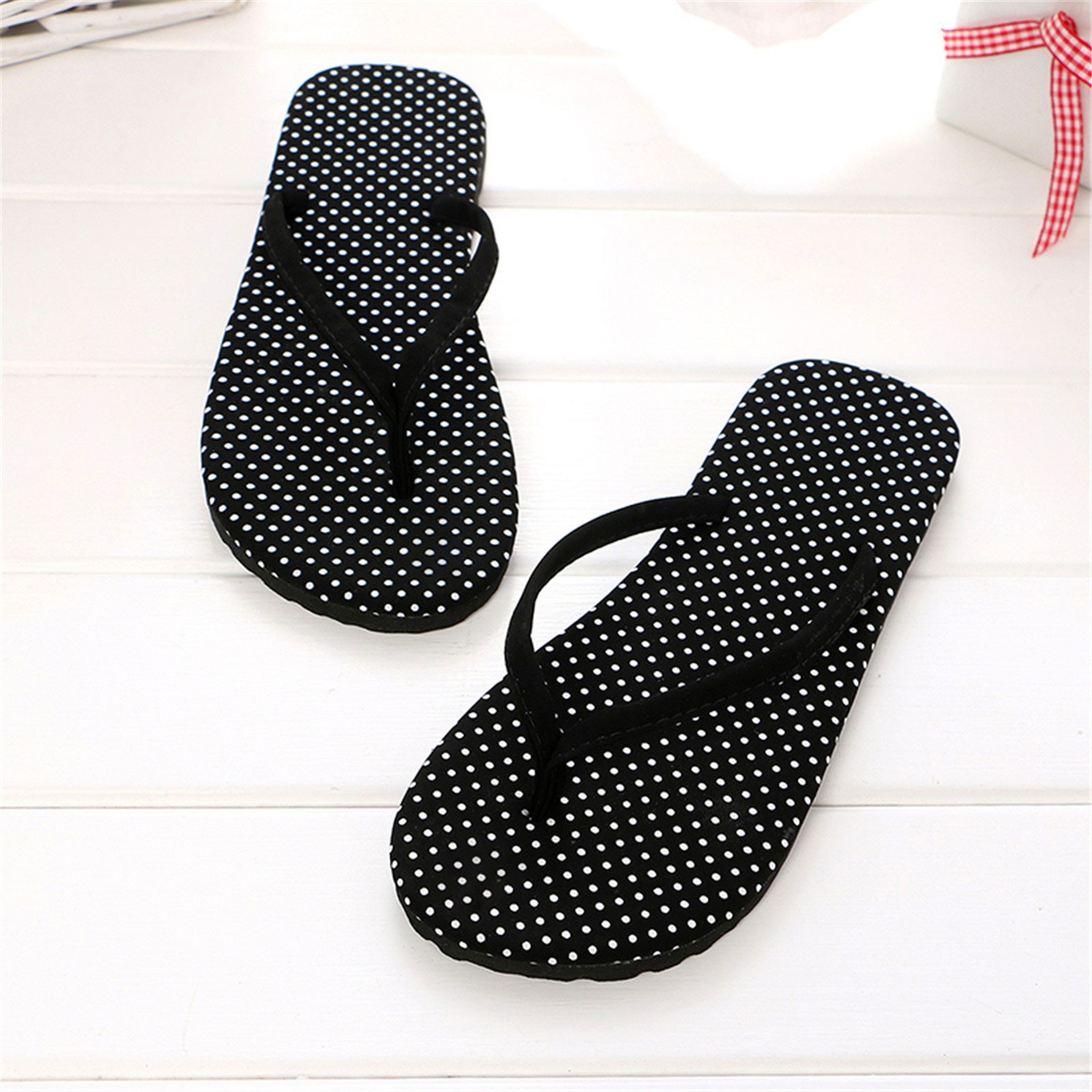 Casual Flip Flops for Women, Non-Slip, Outdoor Beach Shoes, Breathable Fashion Flat Shoes for Summer – view 1